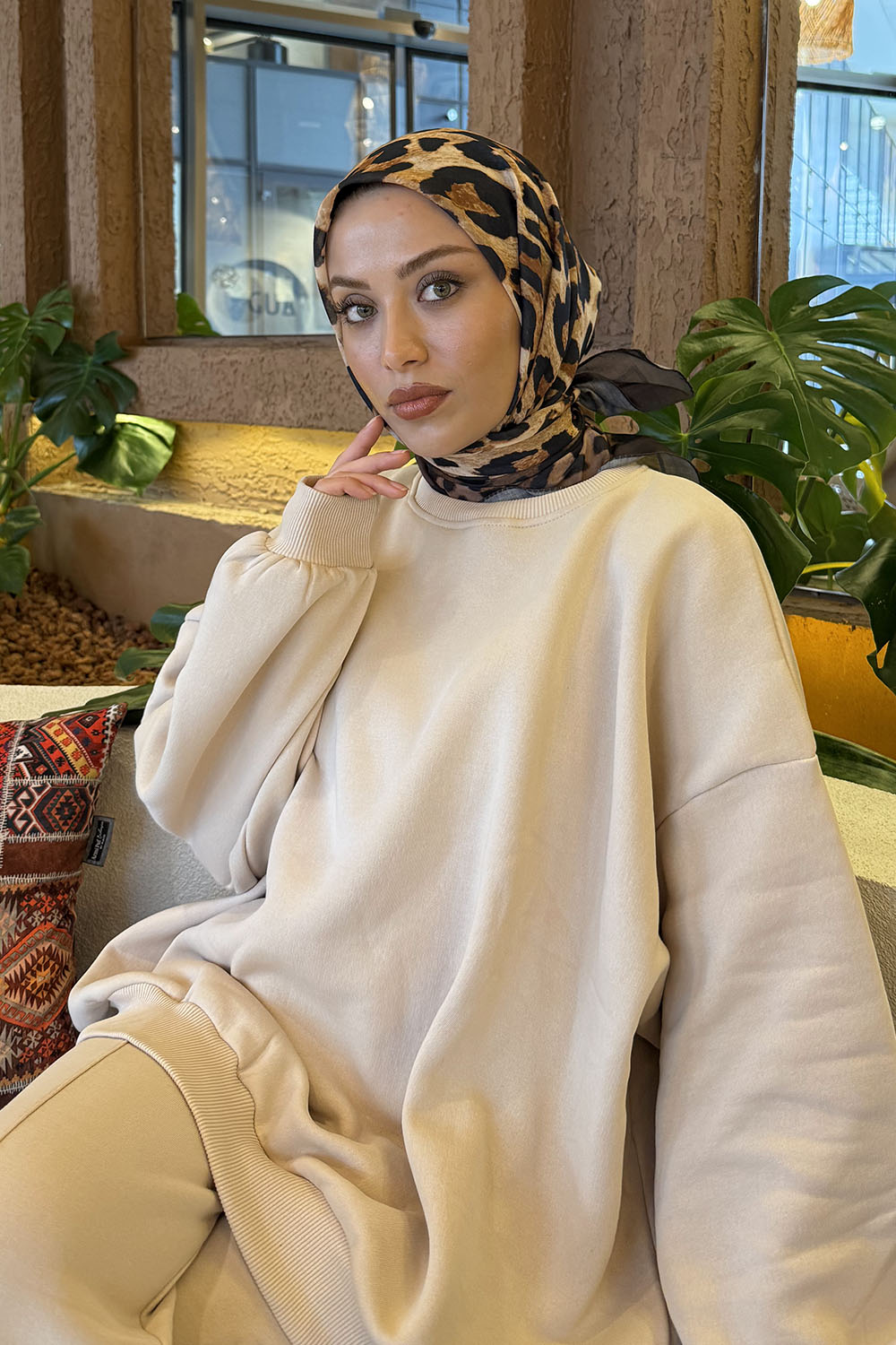 Lamelif Leopar Desen Soft Eşarp Antrasit Camel