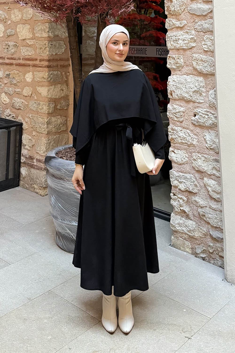 Lamelif Pelerin Detaylı Elbise Siyah