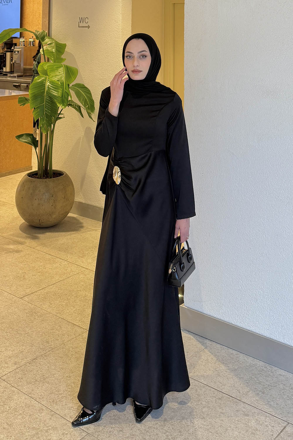 Lamelif Broş Detaylı Tesettür Elbise Siyah