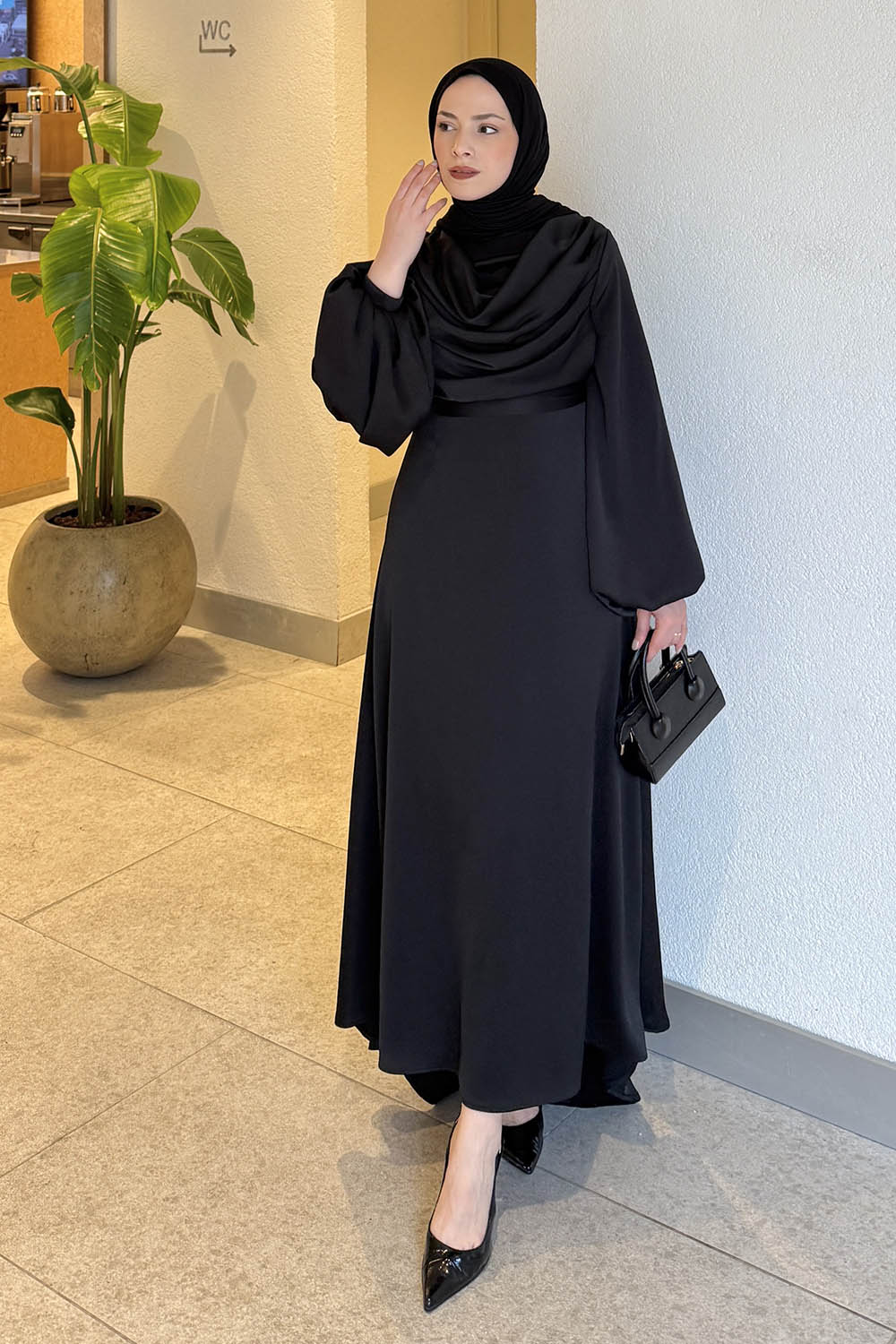 Lamelif Degaje Detaylı Balon Kol Tesettür Elbise Siyah