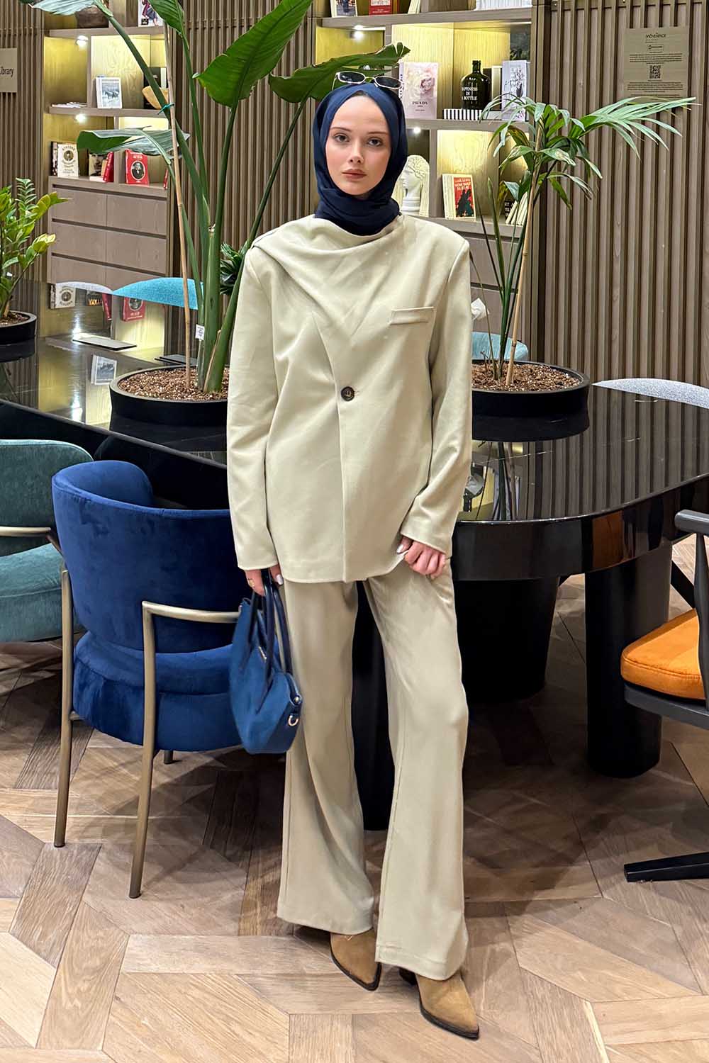 Lamelif Entegre Fularlı Ceket-Pantolon Takım Taş Rengi