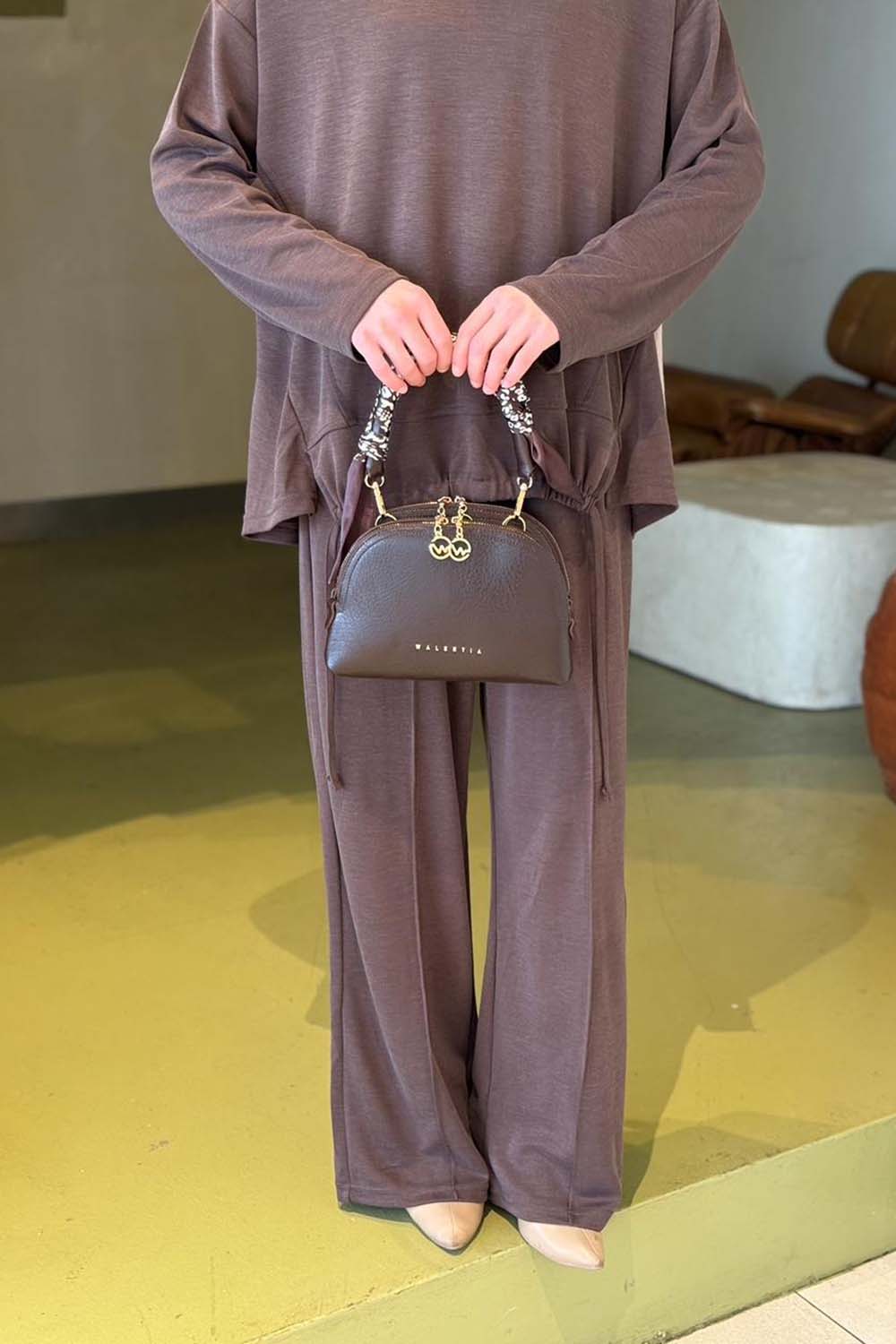 Brown With Zipper Skin Hand Bag Arm Bag Bag