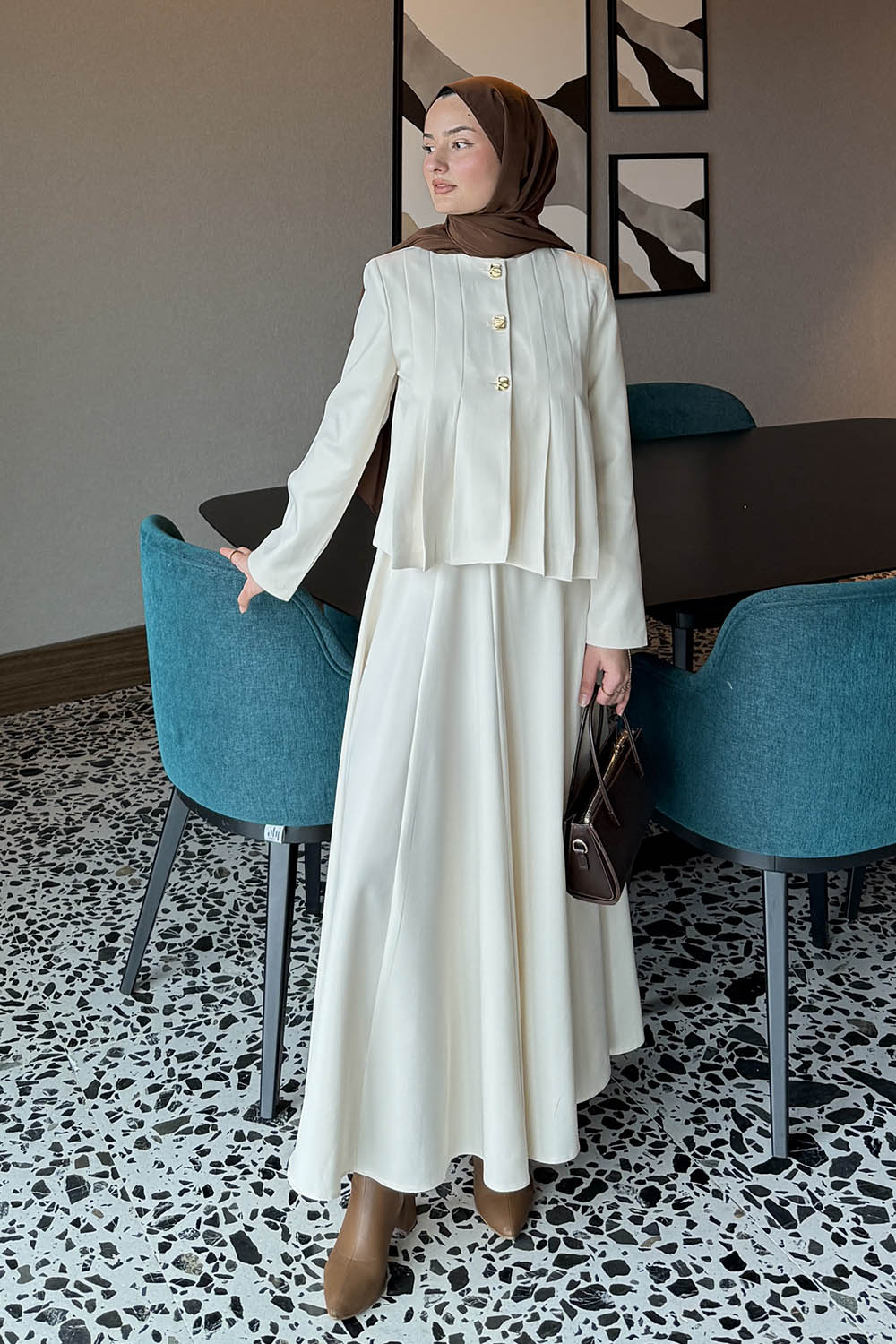 Lamelif Pile Detaylı Ceket-Etek Takım Taş Rengi