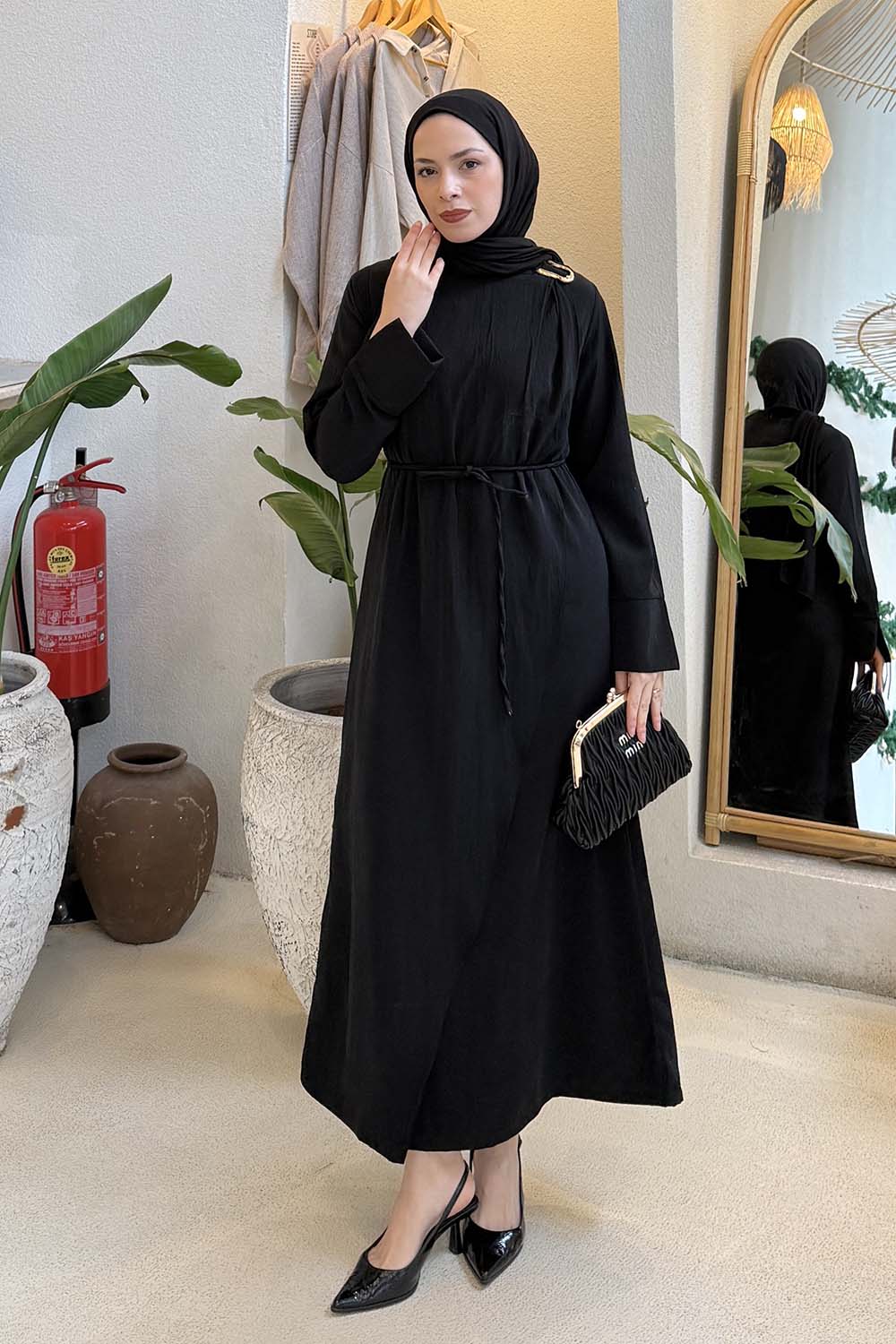 Lamelif Broş Detaylı Tesettür Elbise Siyah