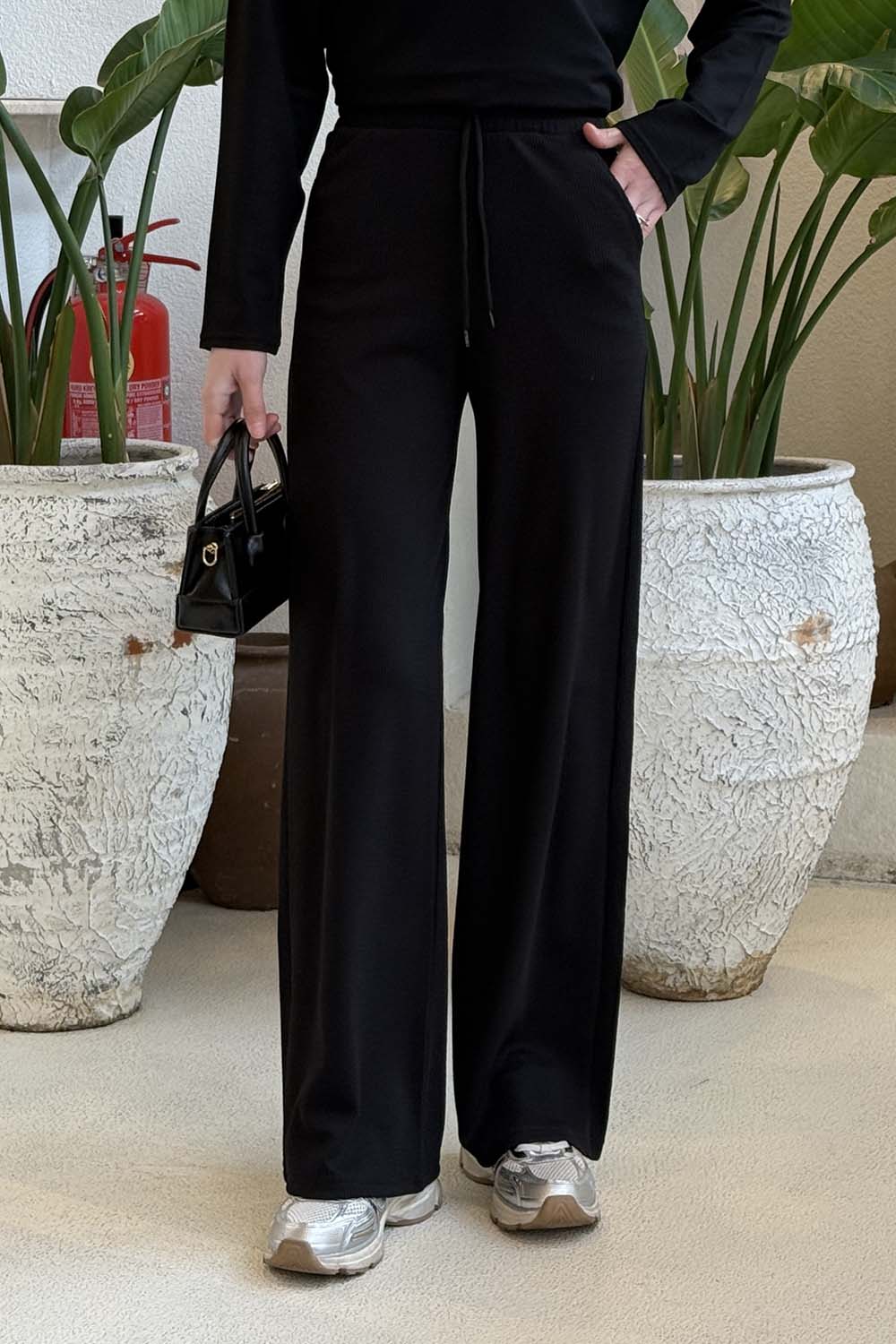 Lamelif Örgü Kumaş Geniş Paça Eşofman Siyah