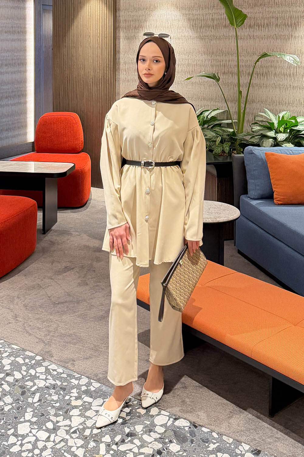 Lamelif Taş Düğme Detaylı Kemerli Takım Bej