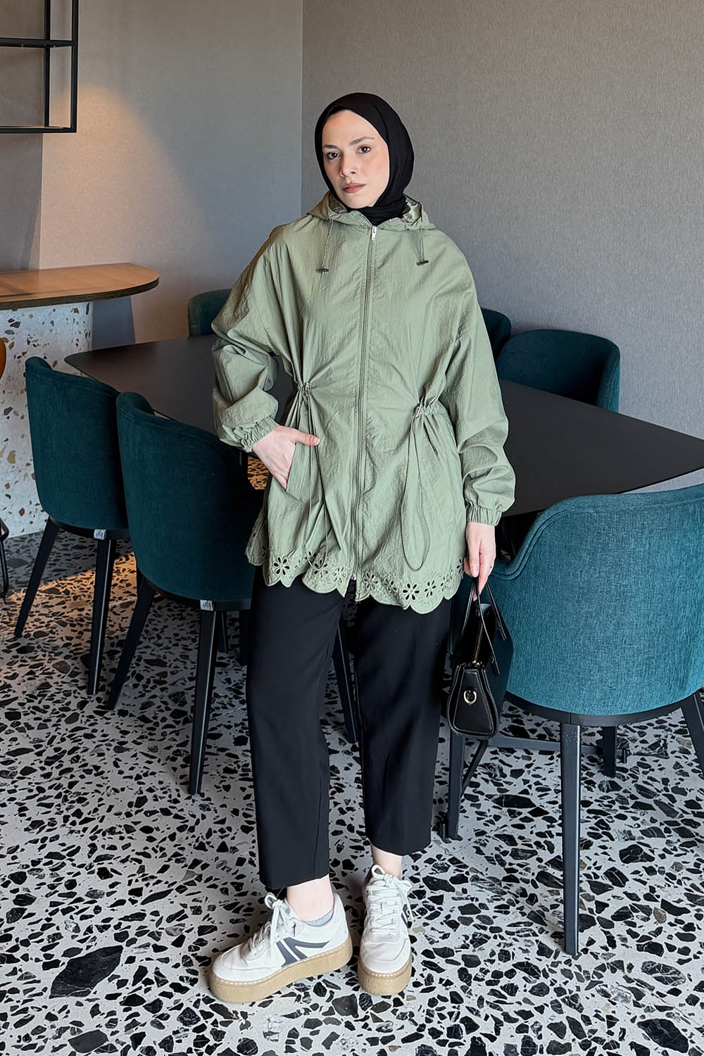 Lamelif Fisto Detaylı Kapüşonlu Yağmurluk Haki