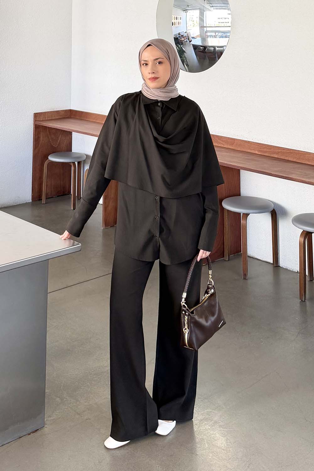 Lamelif Pelerin Detaylı Pantolonlu Takım Acı Kahve