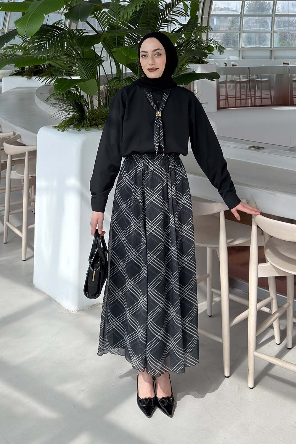 Lamelif Fular Detaylı Etekli Takım Siyah