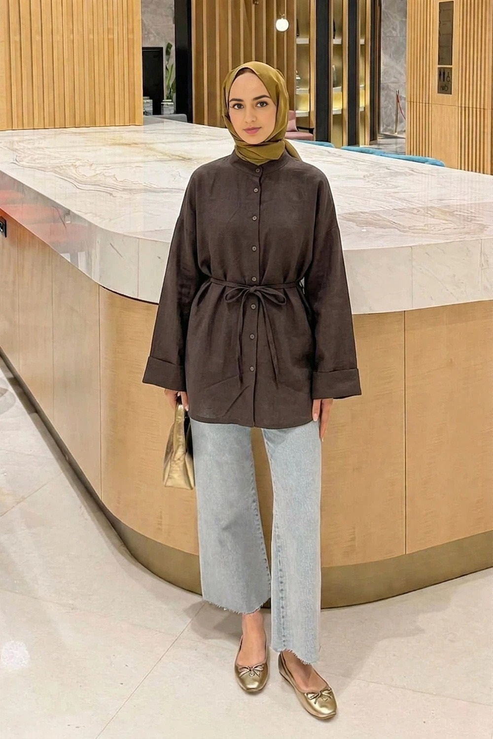 Lamelif Bağlama Detaylı Yırtmaçlı Gömlek Acı Kahve