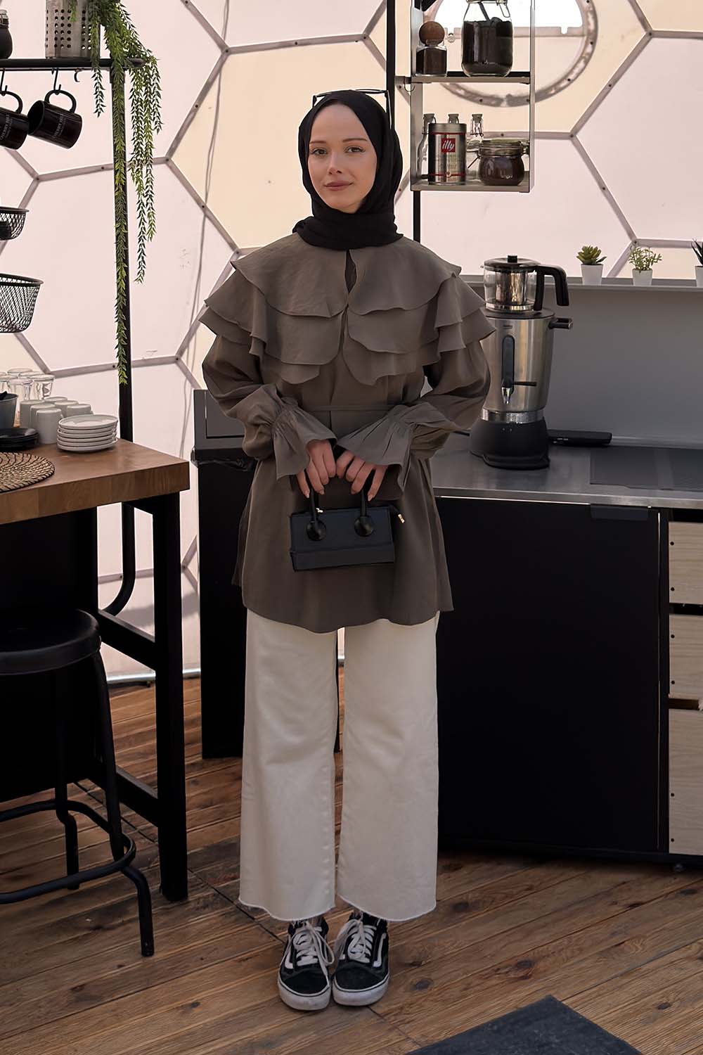 Lamelif Volan Detaylı Kol Büzgülü Gömlek Haki