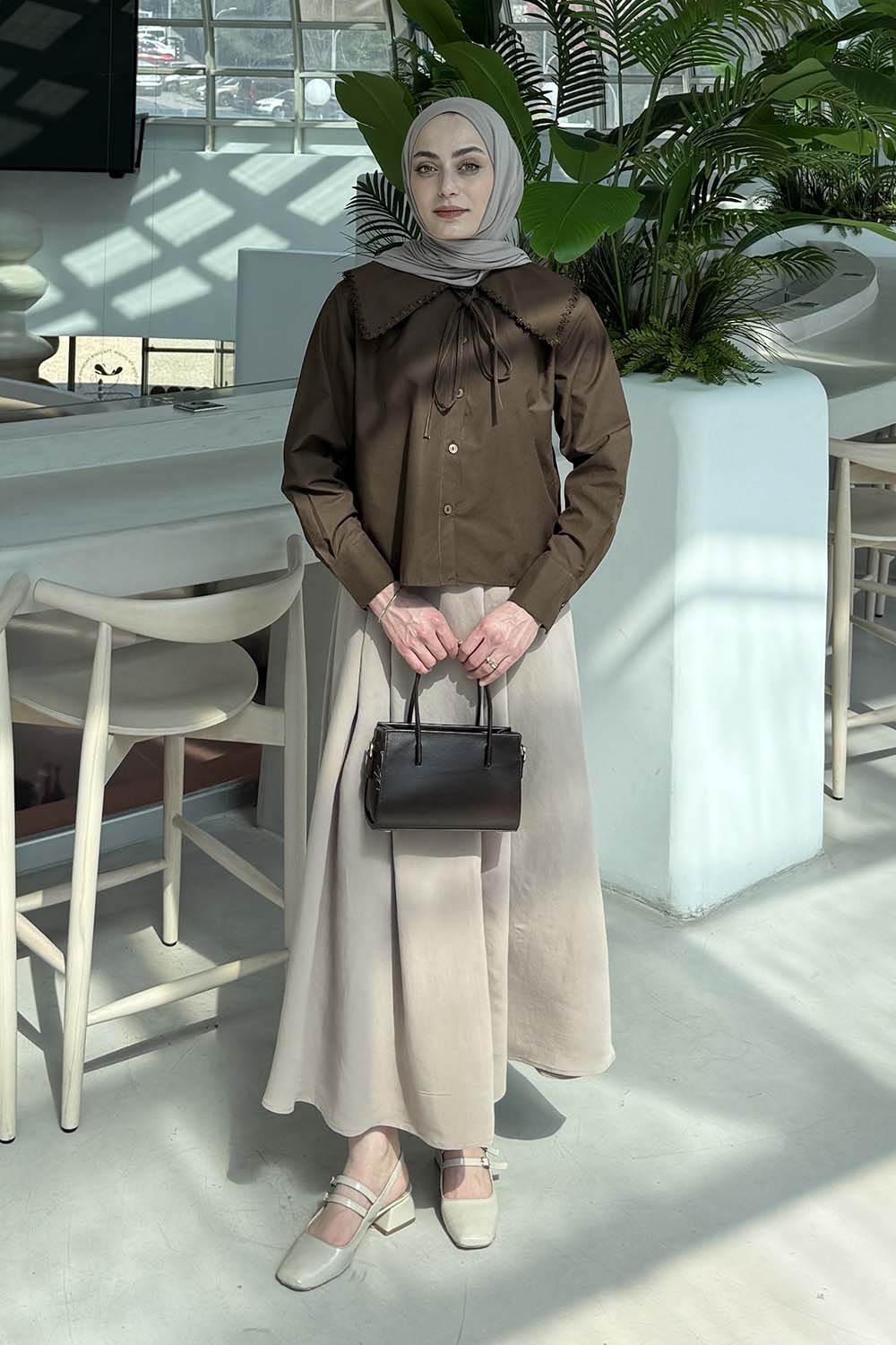 Bitter Brown Peter Pan Collar Long Arm Viscose Fabric Unprinted Shirt