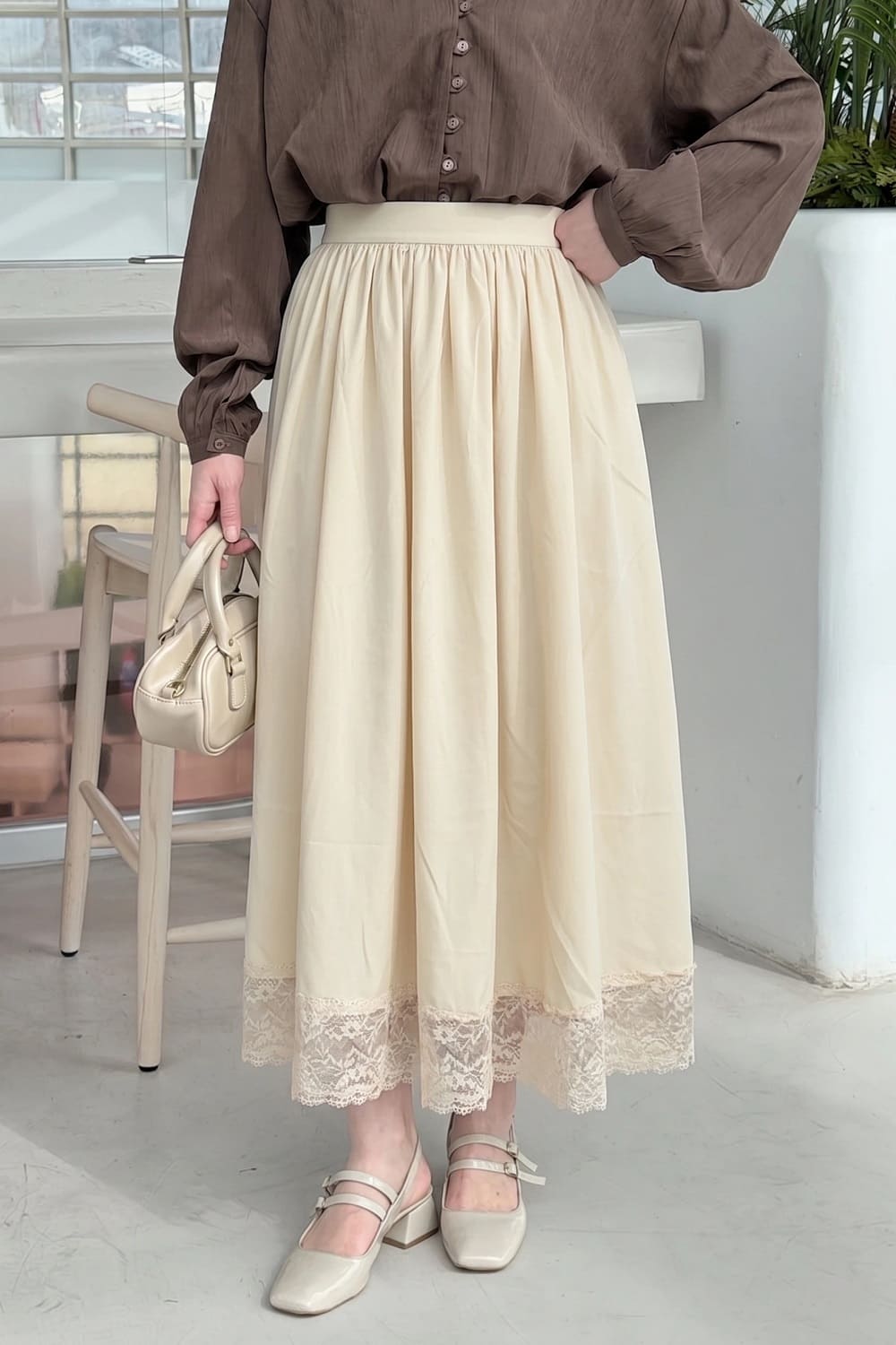 Lamelif Dantel Detaylı Saten Etek Krem