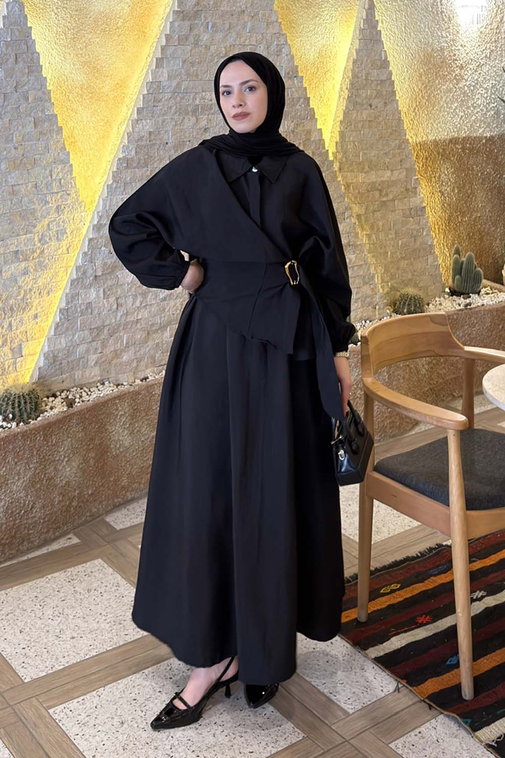 Lamelif Broş Detaylı Etekli Takım Siyah