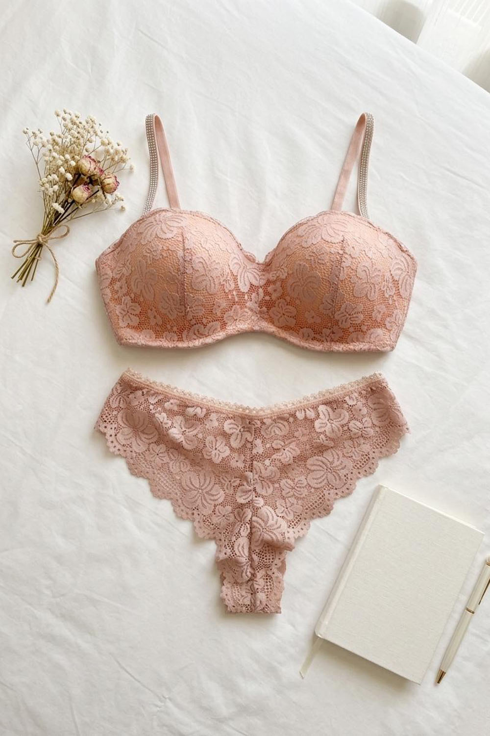 Lamelif Çıkarılabilir Askılı Lotus Takım