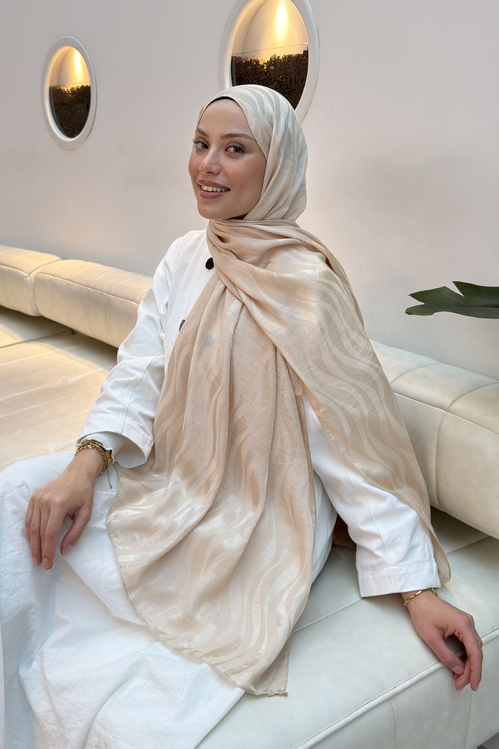 Lamelif  Shine Desen Ayrobin Floş Jakar  Şal Bej