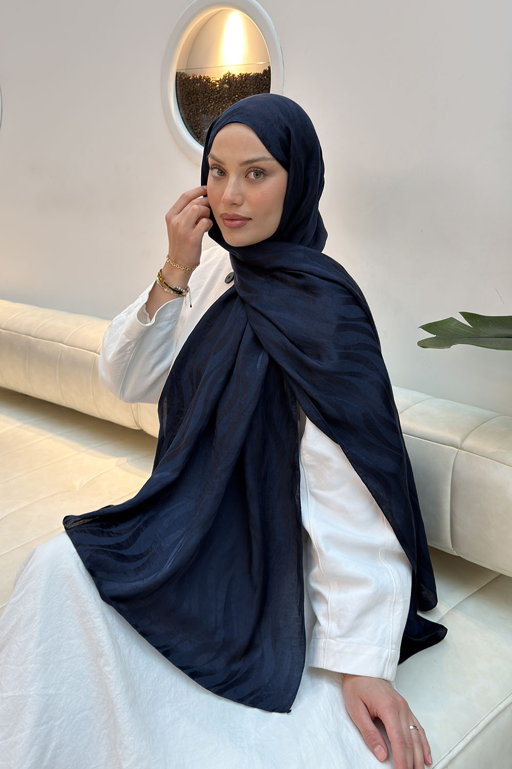 Lamelif  Shine Desen Ayrobin Floş Jakar  Şal Lacivert