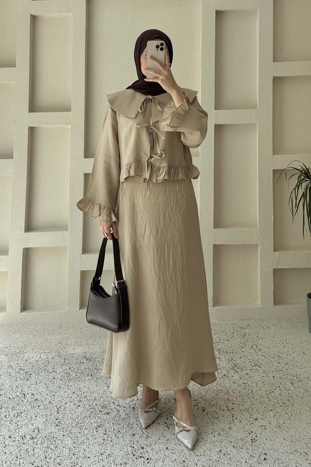 Beige Peter Pan Collar Long Arm Sandy Fabric Straight Skirt Suit