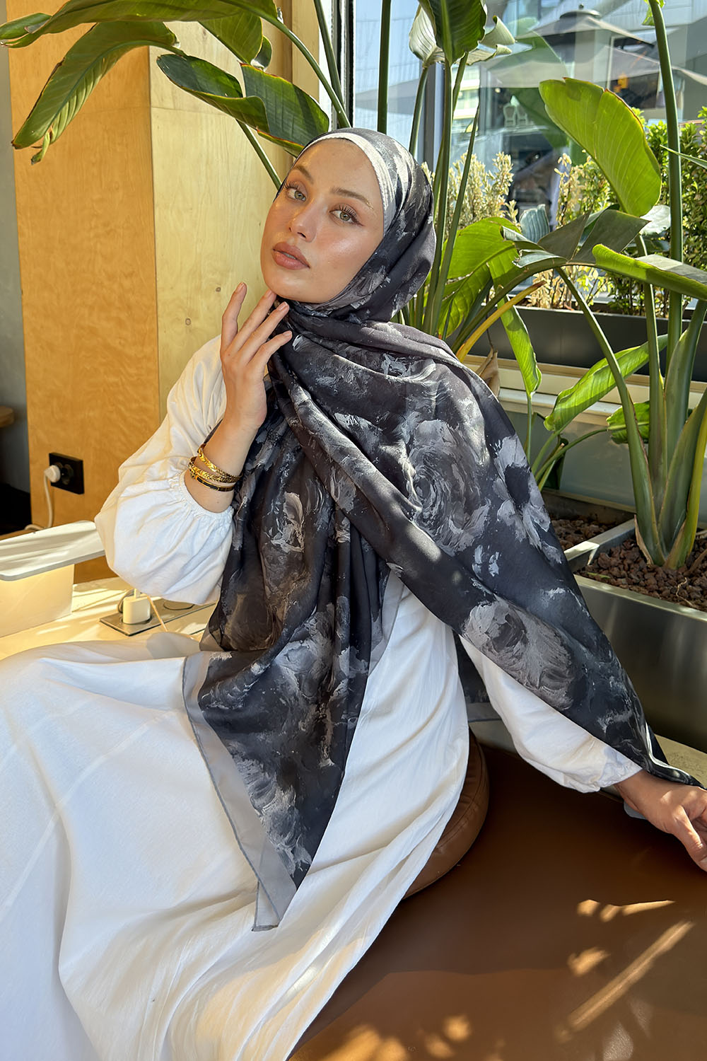 Lamelif Gül Çiçek Desen Lara Soft Şal Siyah Füme