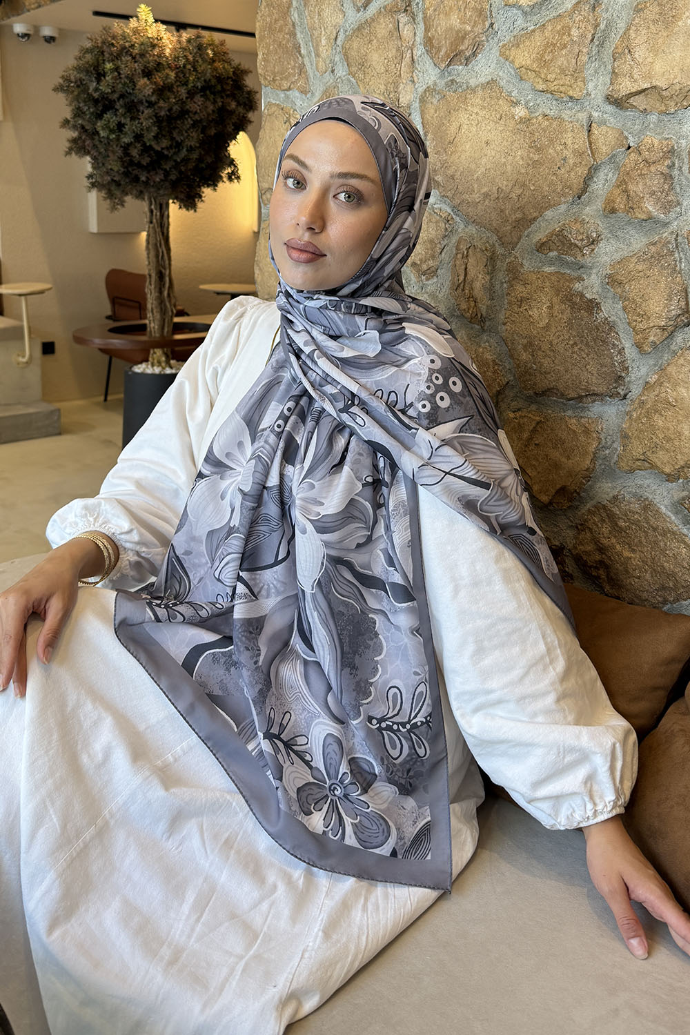 Lamelif Çiçek Desen Lara Soft Şal Gri