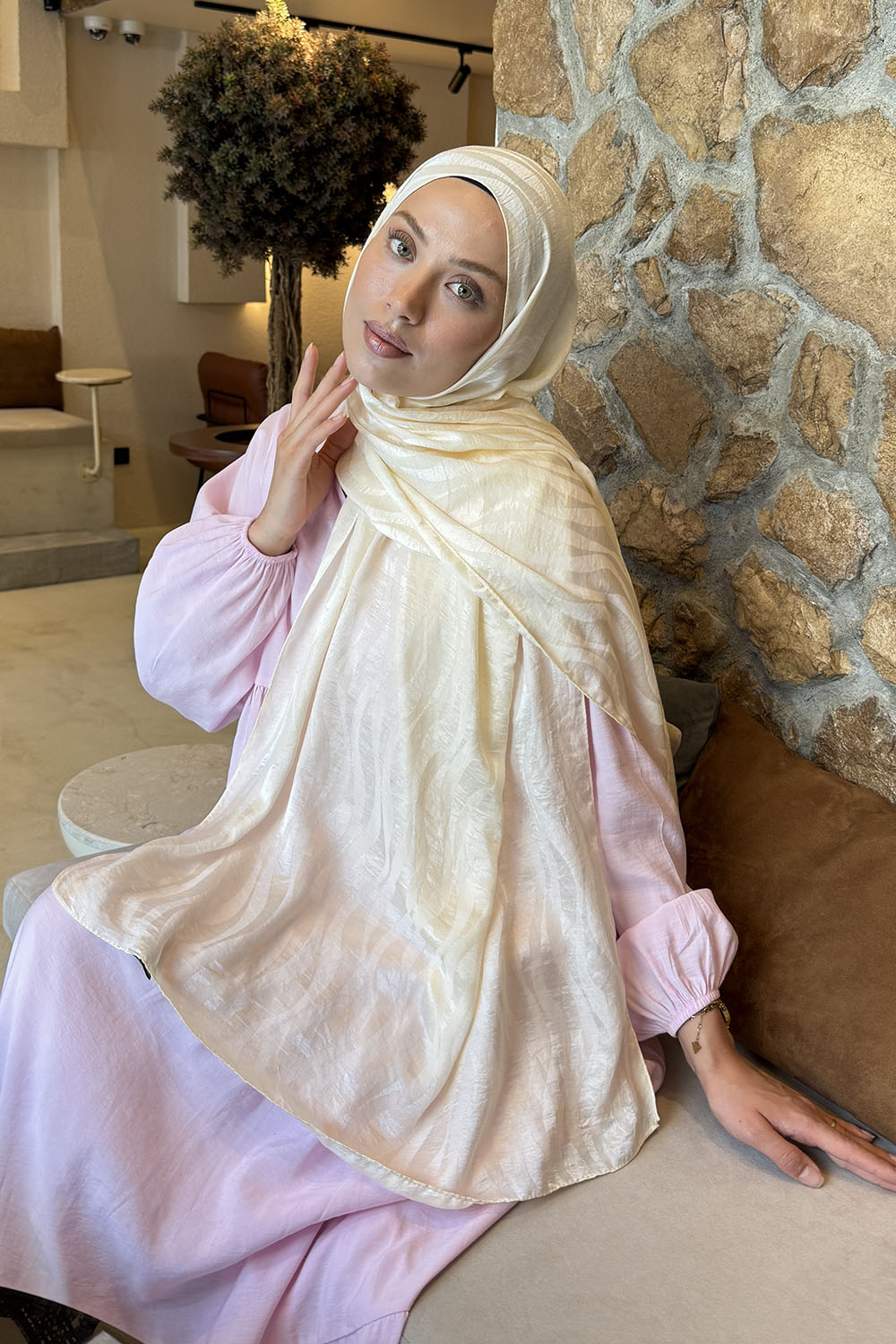 Lamelif  Shine Desen Ayrobin Floş Jakar  Şal Krem
