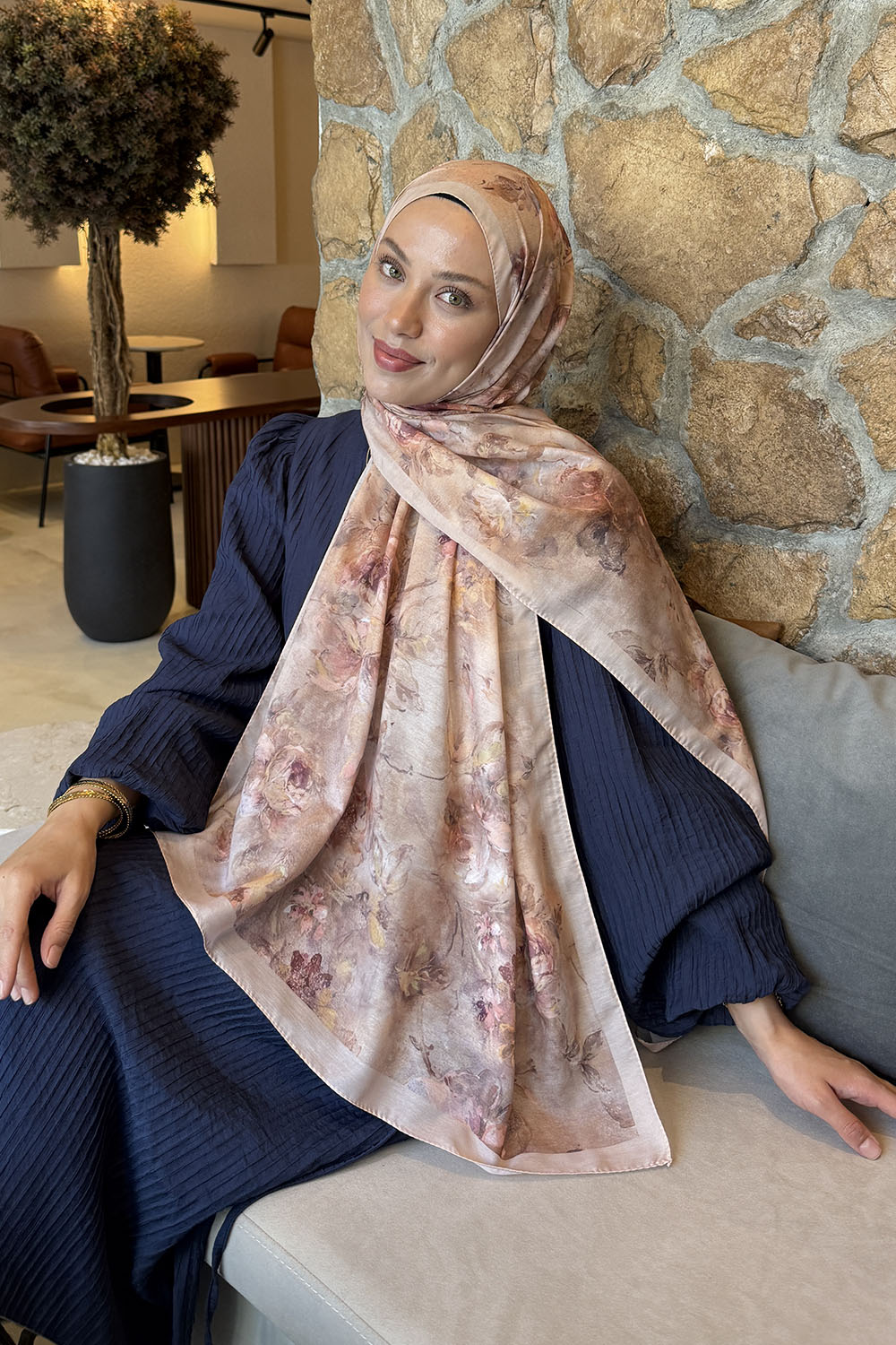 Lamelif Çiçek Desen Lara Soft Şal Camel