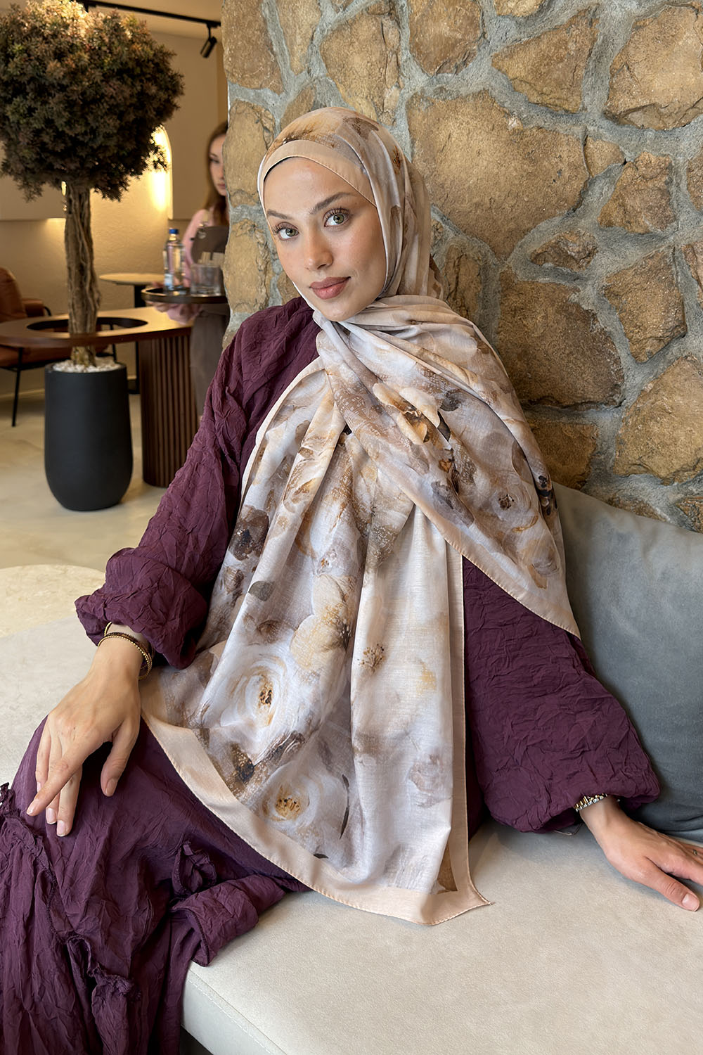 Lamelif Zambak Desen Lara Soft Şal Camel