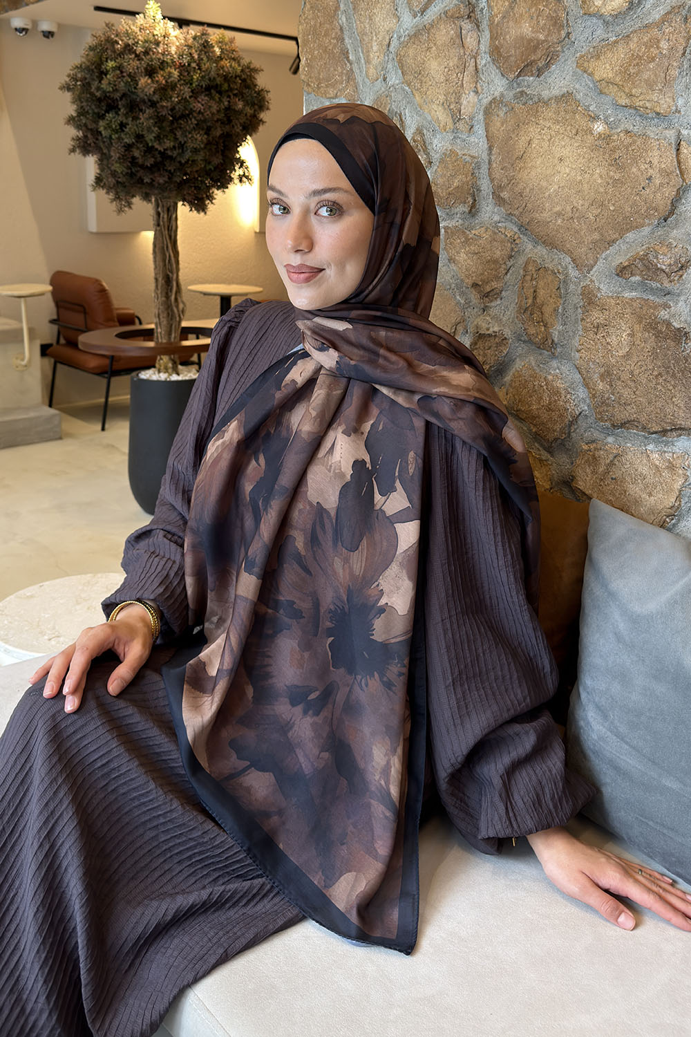 Lamelif Çiçek Desen Lara Soft Şal Siyah Kahverengi