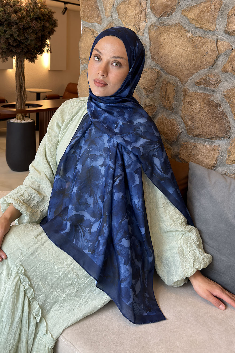 Lamelif Lale Desen Lara Soft Şal Lacivert