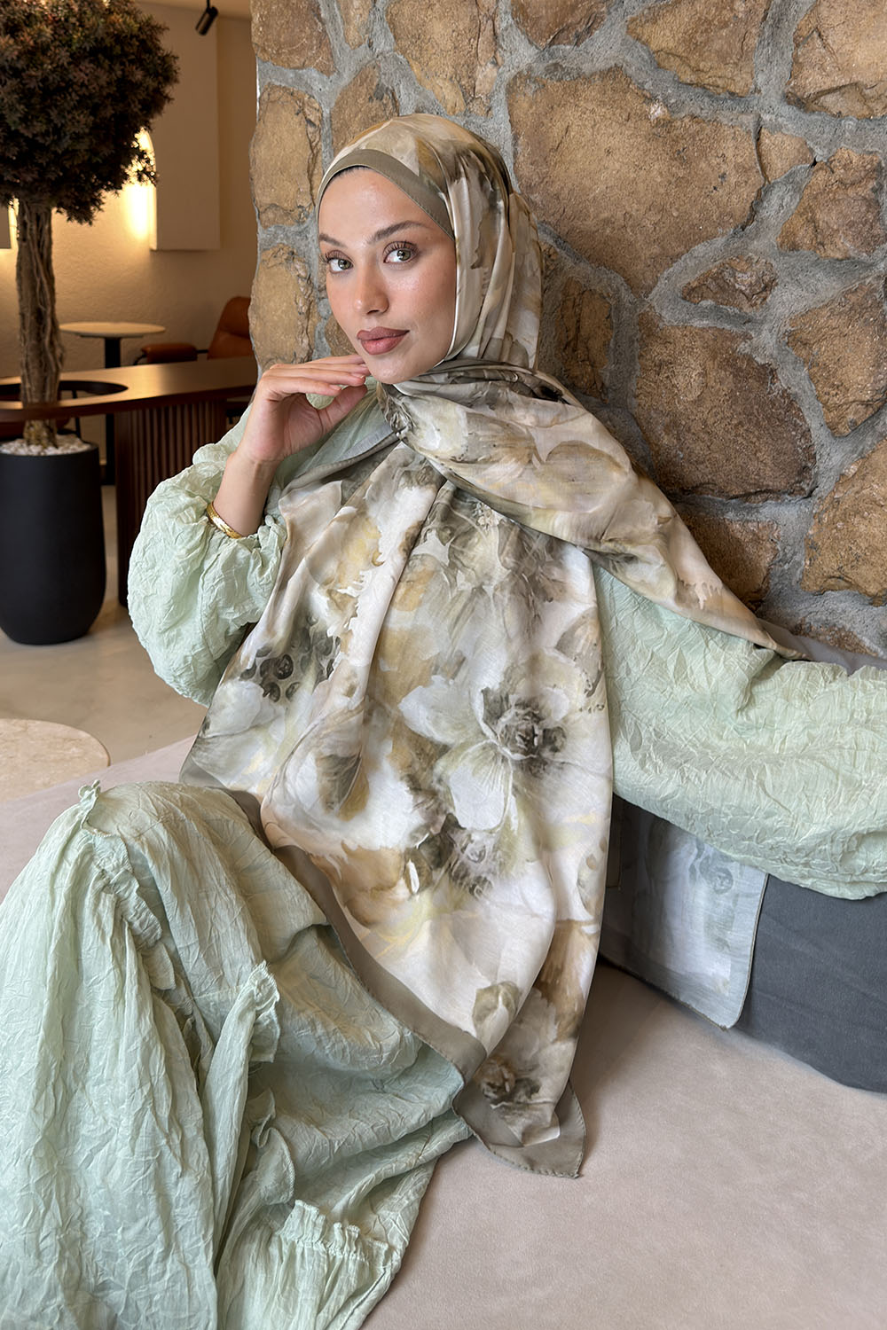 Lamelif Poeny Desen Lara Soft Şal Mint Yeşili