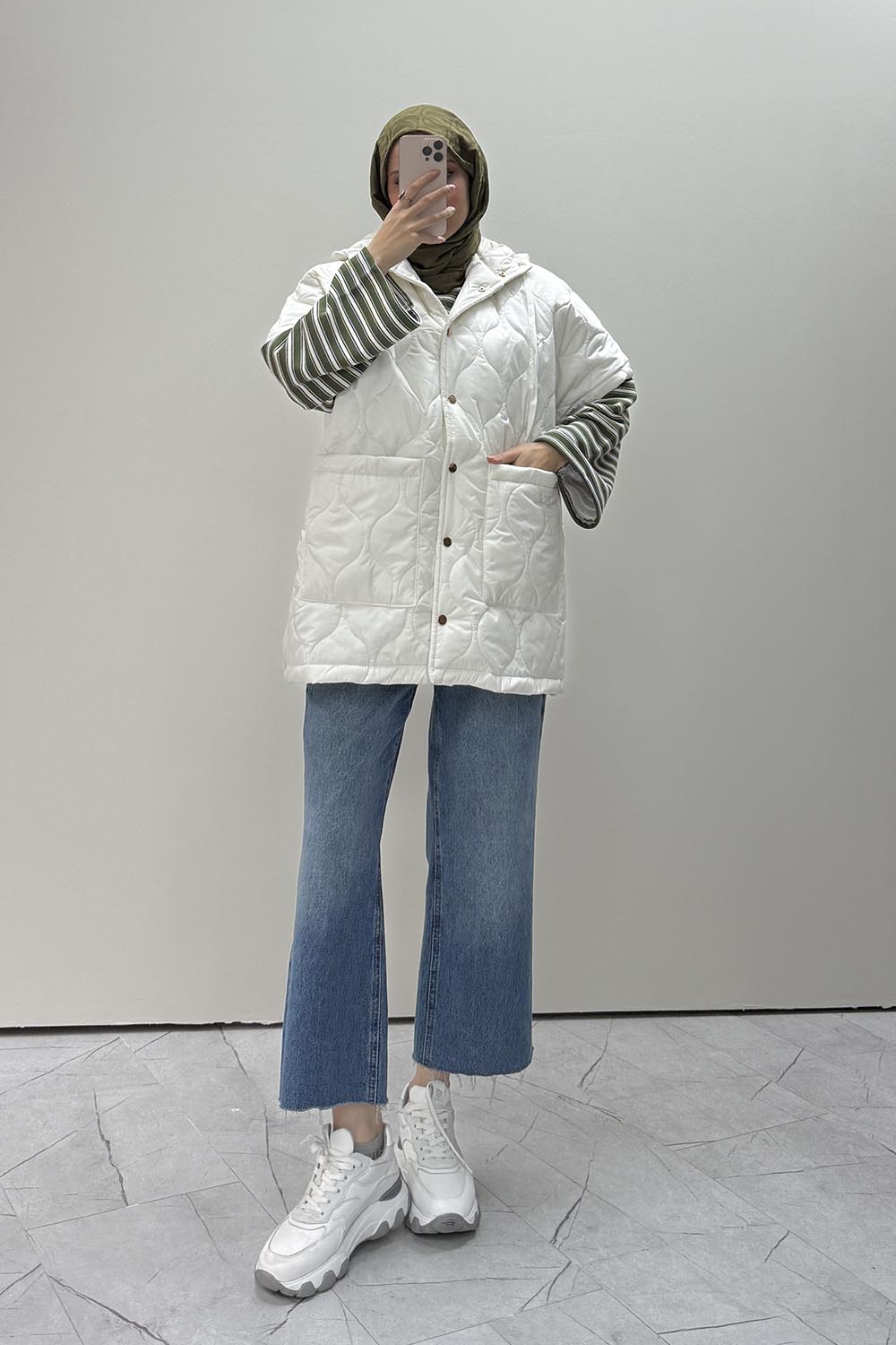 Lamelif Oversize Gold Çıt Çıt Detaylı Şişme Yelek Beyaz