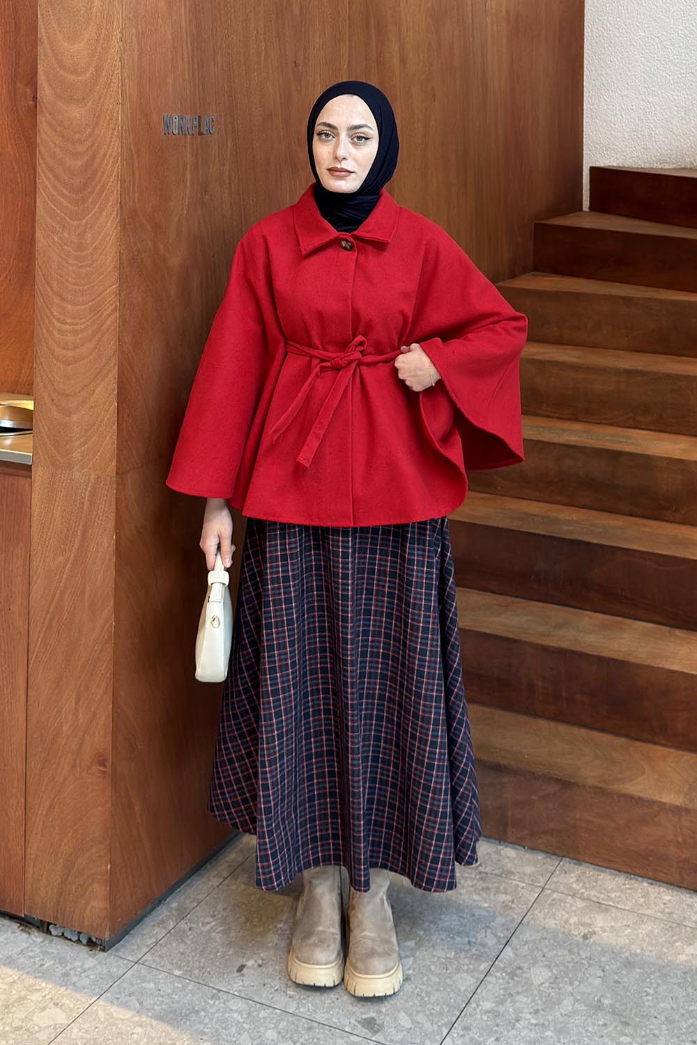 Lamelif Bağlama Detaylı Kaşe Panço Kırmızı