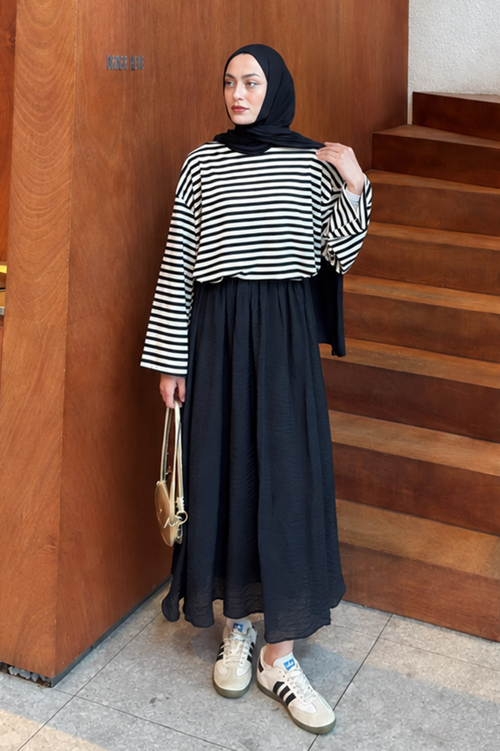 Black Crew Neck Long Arm Sweatshirt