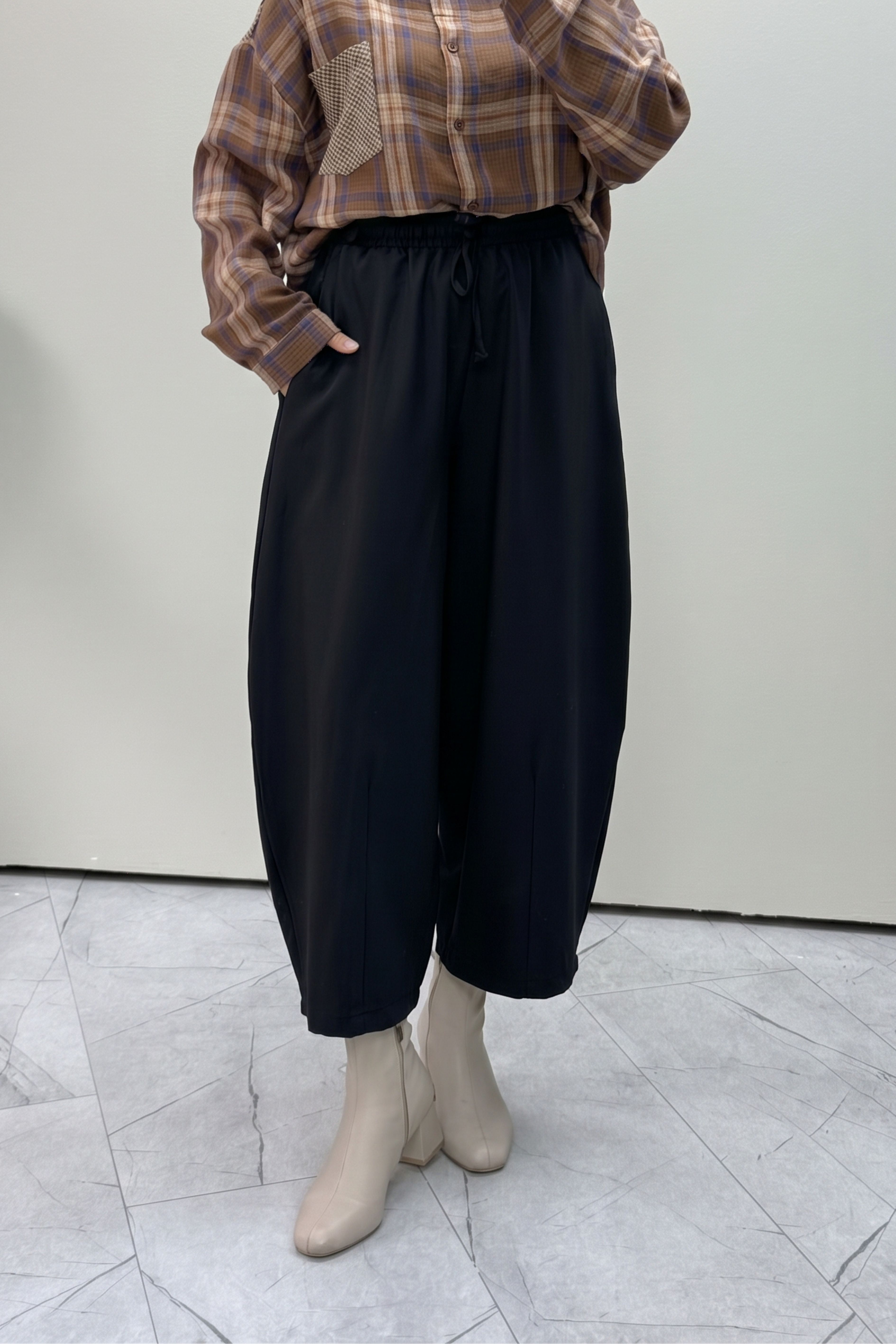 Lamelif Charm Detaylı Bağcıklı Pantolon Siyah