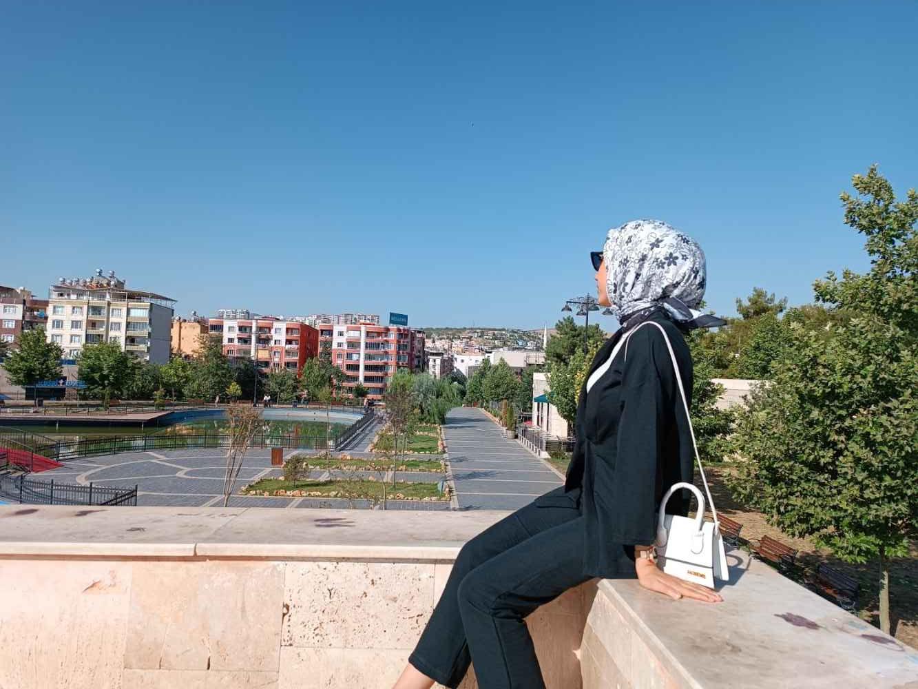 Lamelif Mini Çiçek Desen Soft Eşarp Serisi Beyaz-Siyah