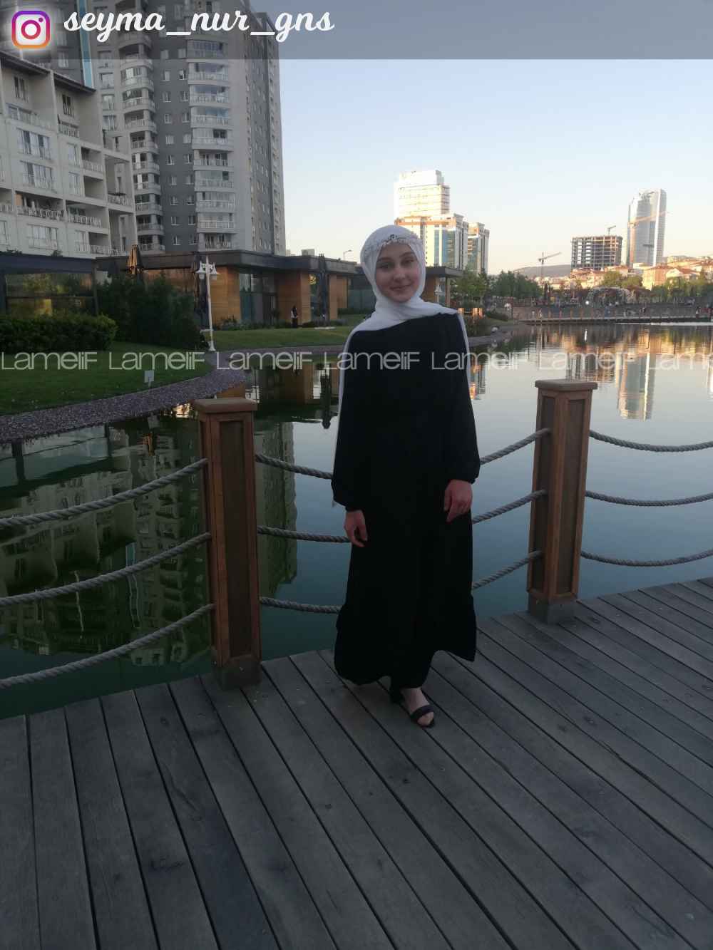 Modalamelif Omuz Fırfırlı Kuşaklı Elbise Siyah