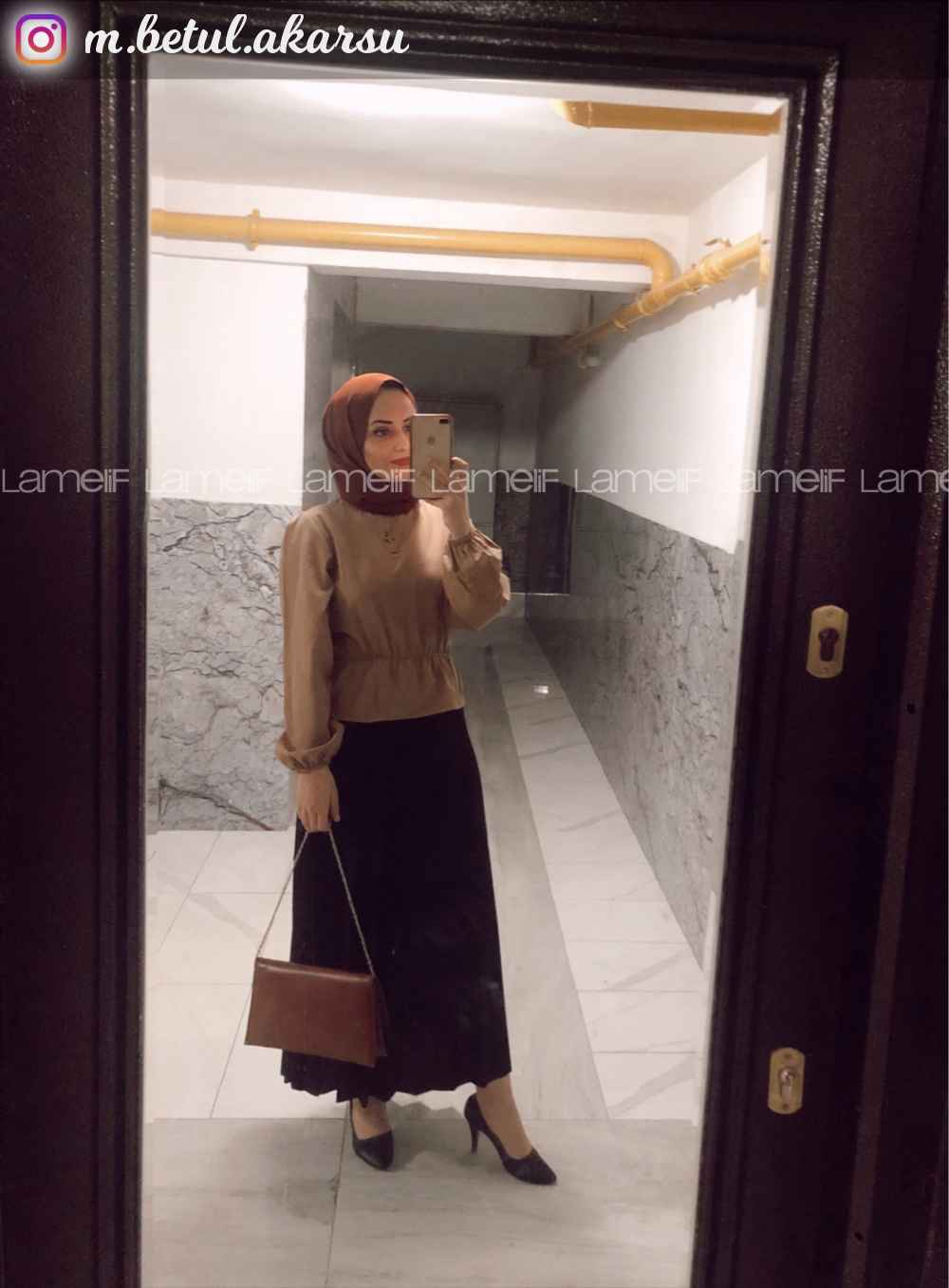 Camel Cotton Fabric Crew Neck Without Accessories Unprinted Long Arm Blouse