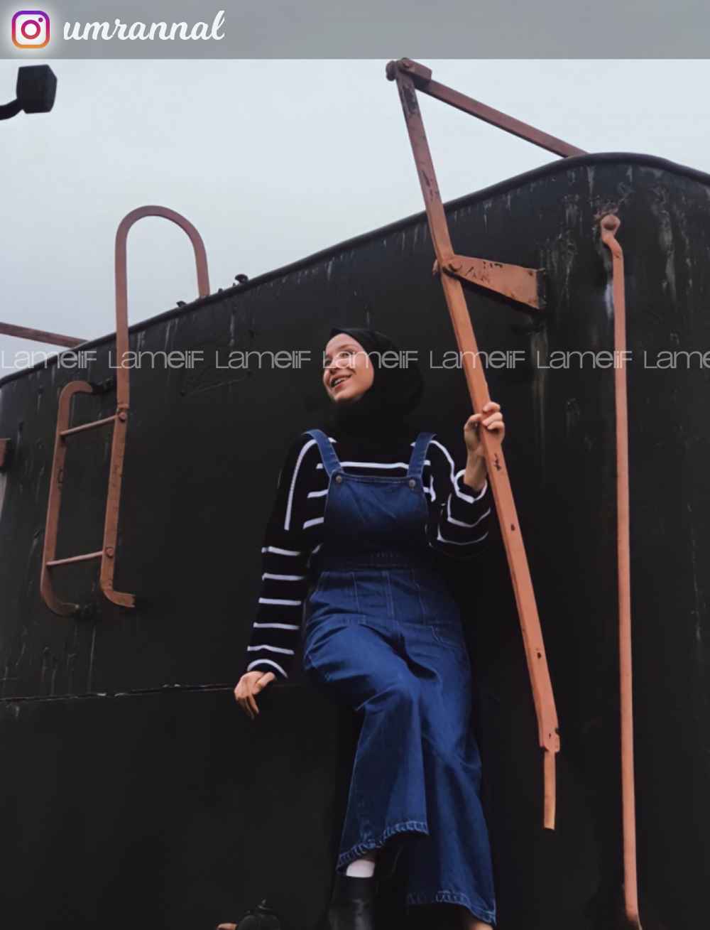 Dark Blue Pool Neck Denim Unprinted Overalls