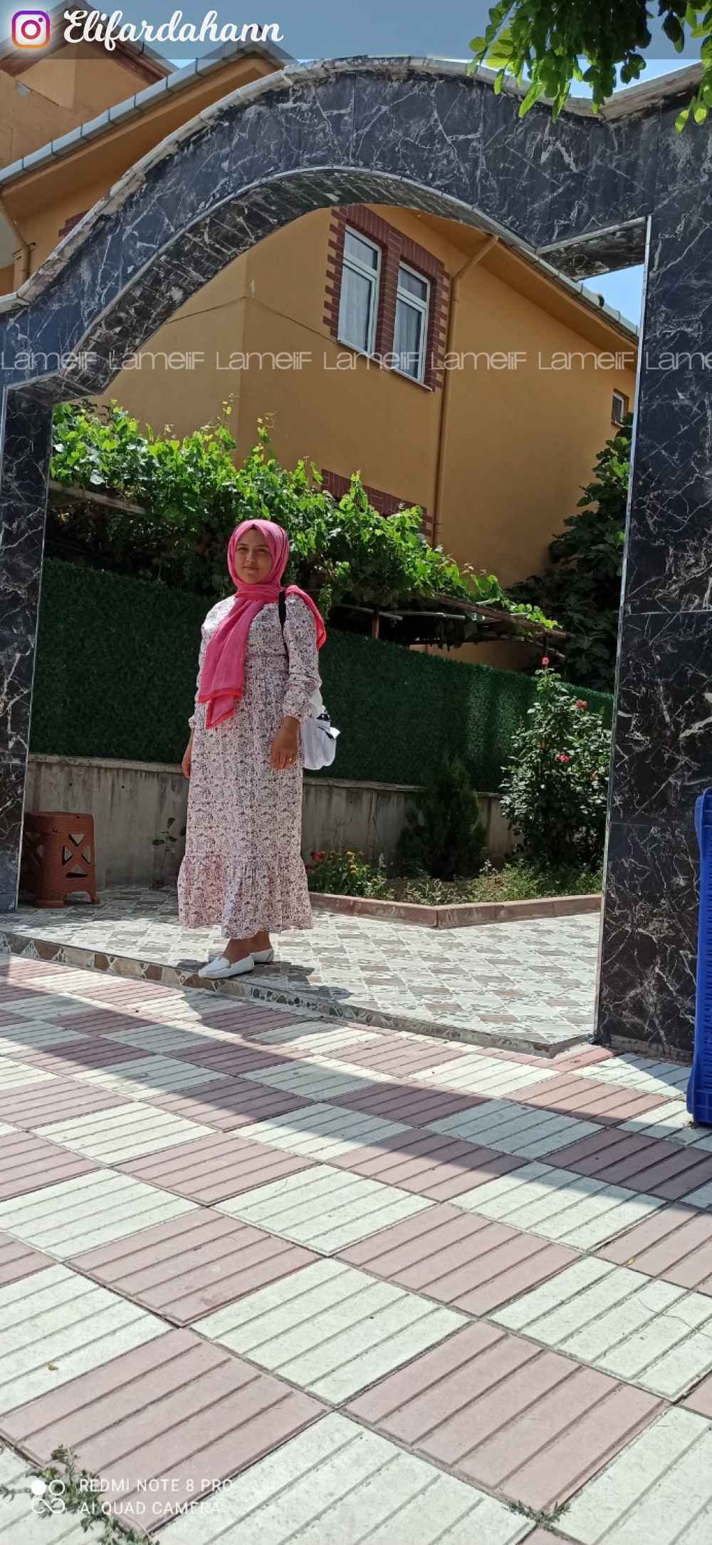 Modalamelif Önü Yarım Düğmeli Çiçek Desenli Eteği Fırfırlı Elbise Beyaz