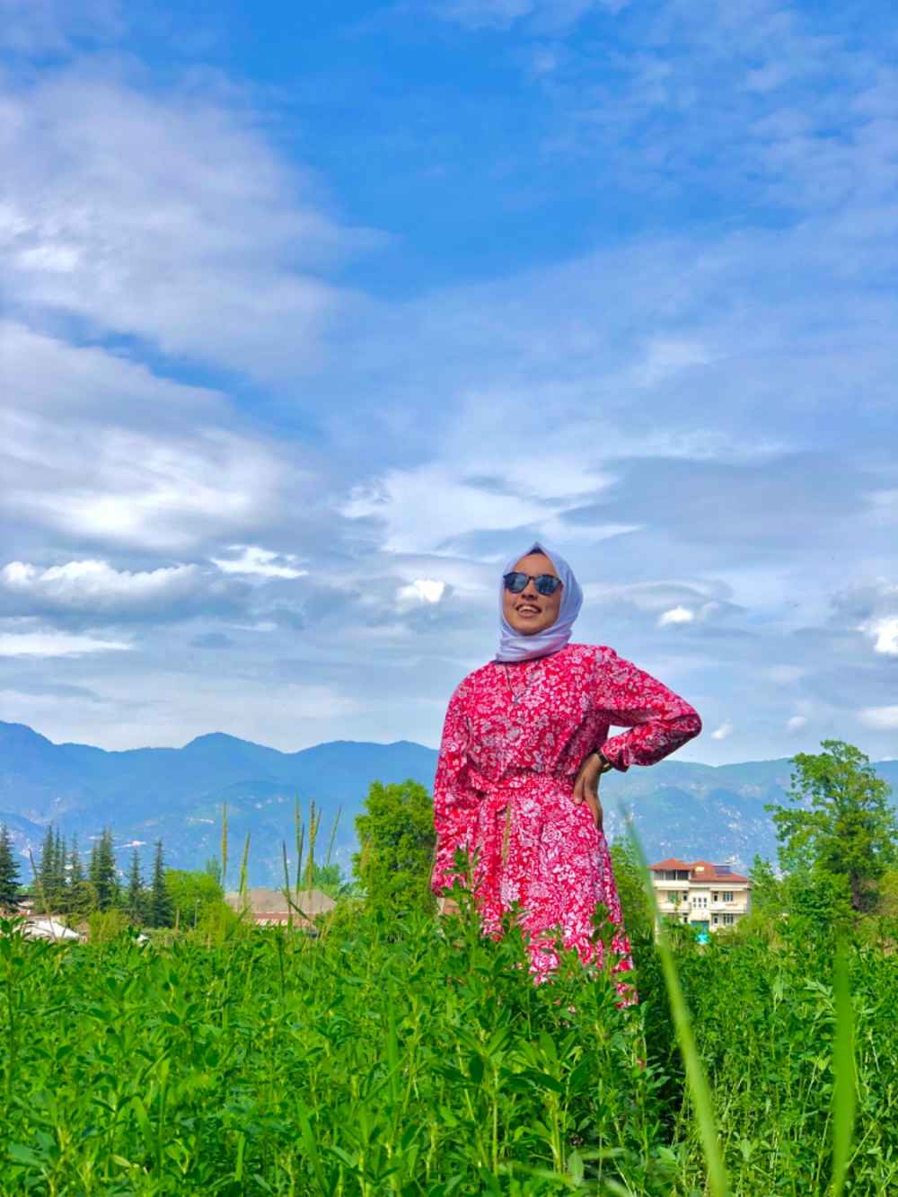 Modalamelif Çiçek Motifli Eteği Fırfırlı Kuşaklı Elbise Kırmızı