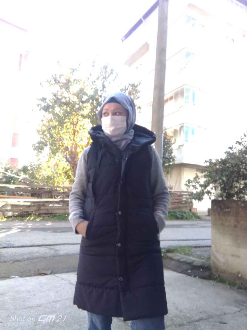 Modalamelif Önü Fermuarlı Şişme Mont Kapüşonlu Yelek Siyah