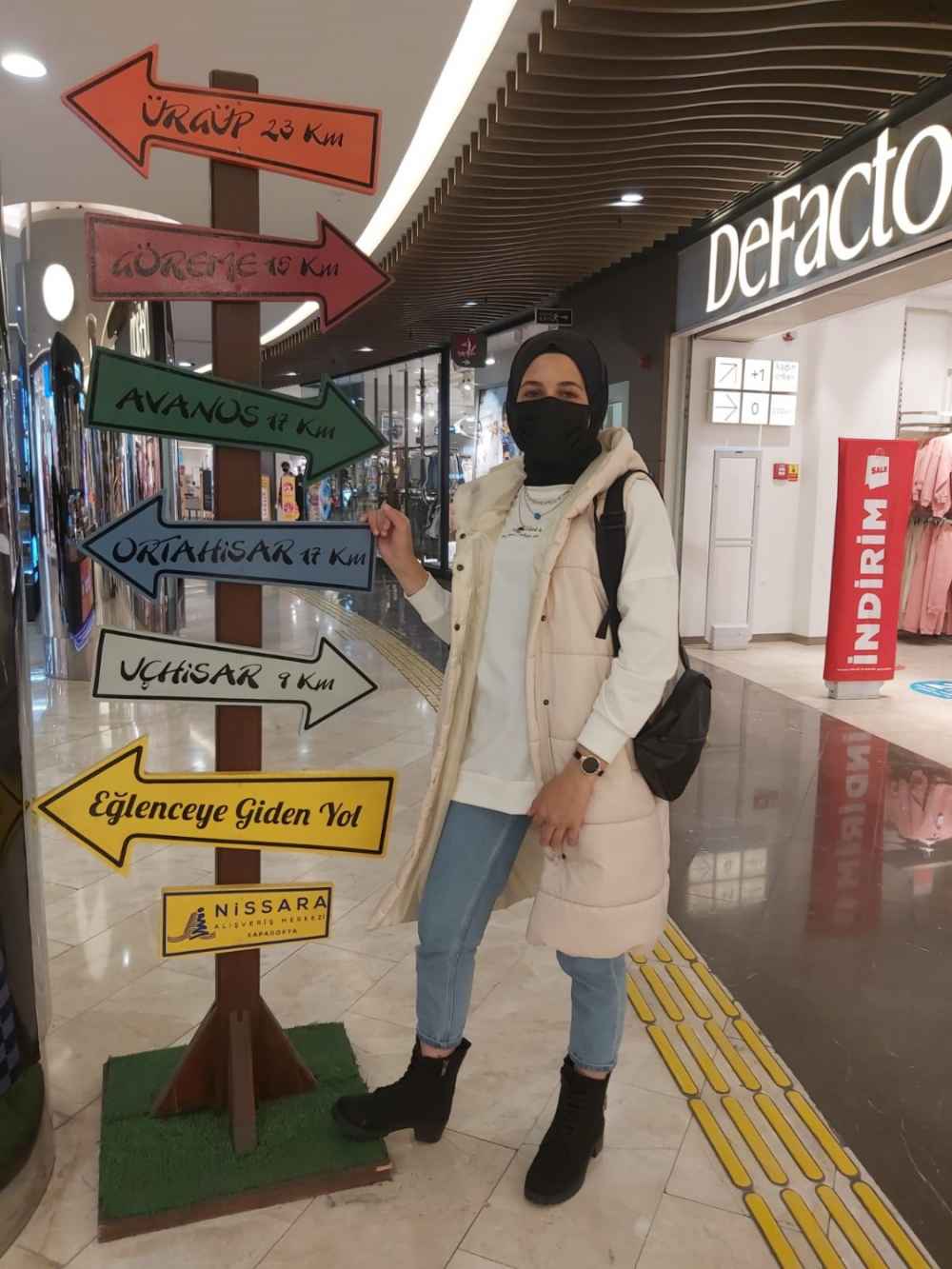 Modalamelif Önü Fermuarlı Şişme Mont Kapüşonlu Yelek Krem