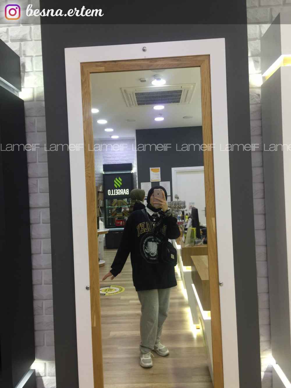 Black Medium Crew Neck Long Arm Unprinted Sweatshirt