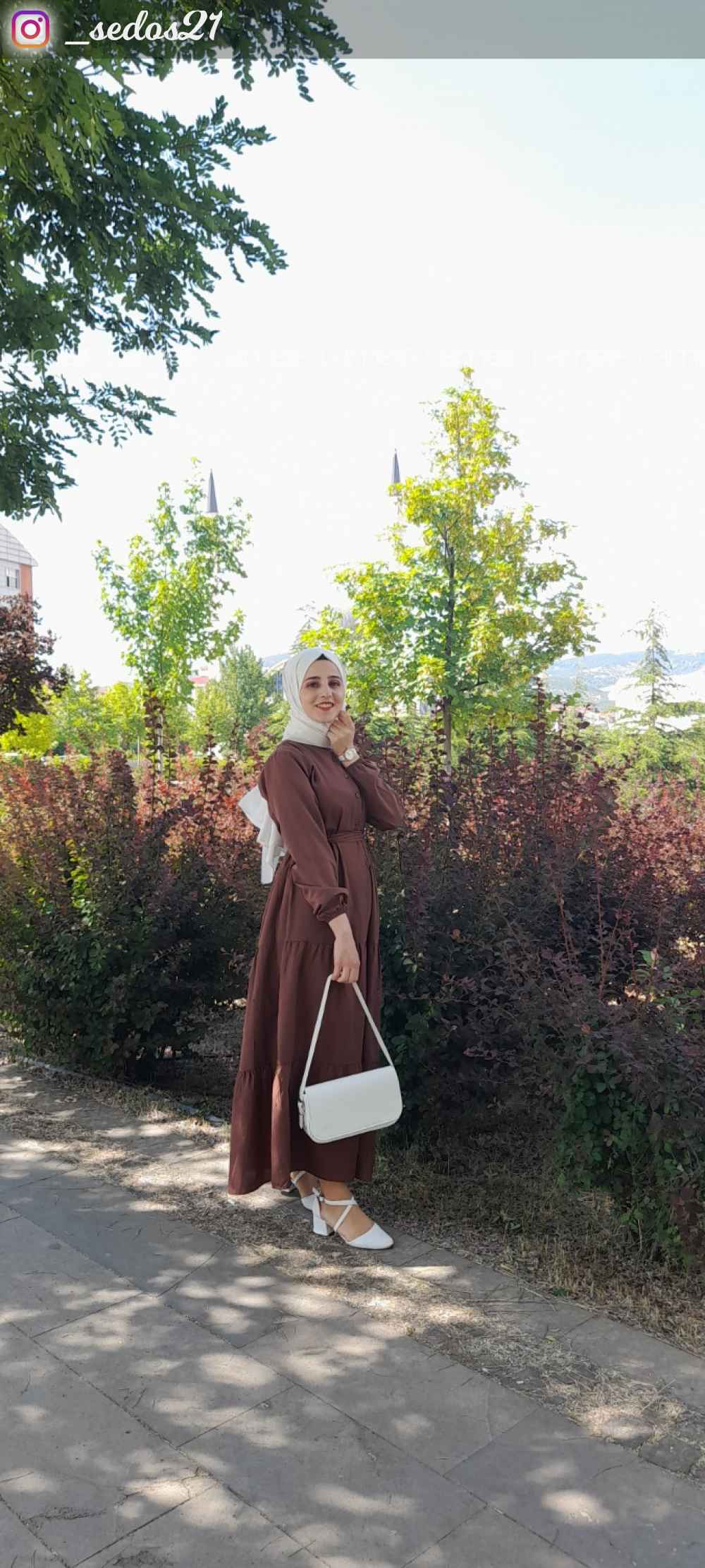 Lamelif Yarım Düğme Detaylı Terikoton Elbise Çikolata Kahve