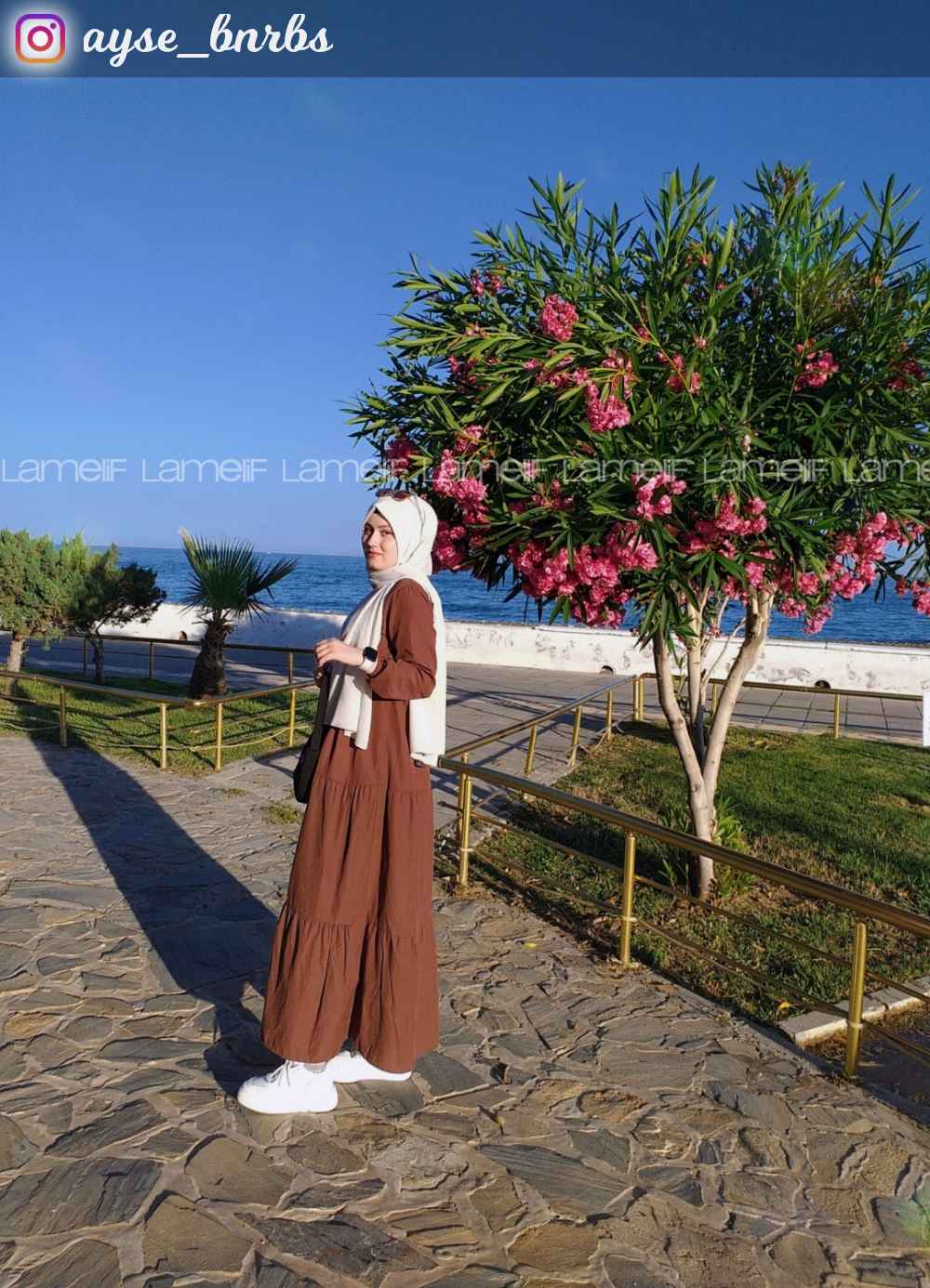 Lamelif Yarım Düğme Detaylı Terikoton Elbise Çikolata Kahve