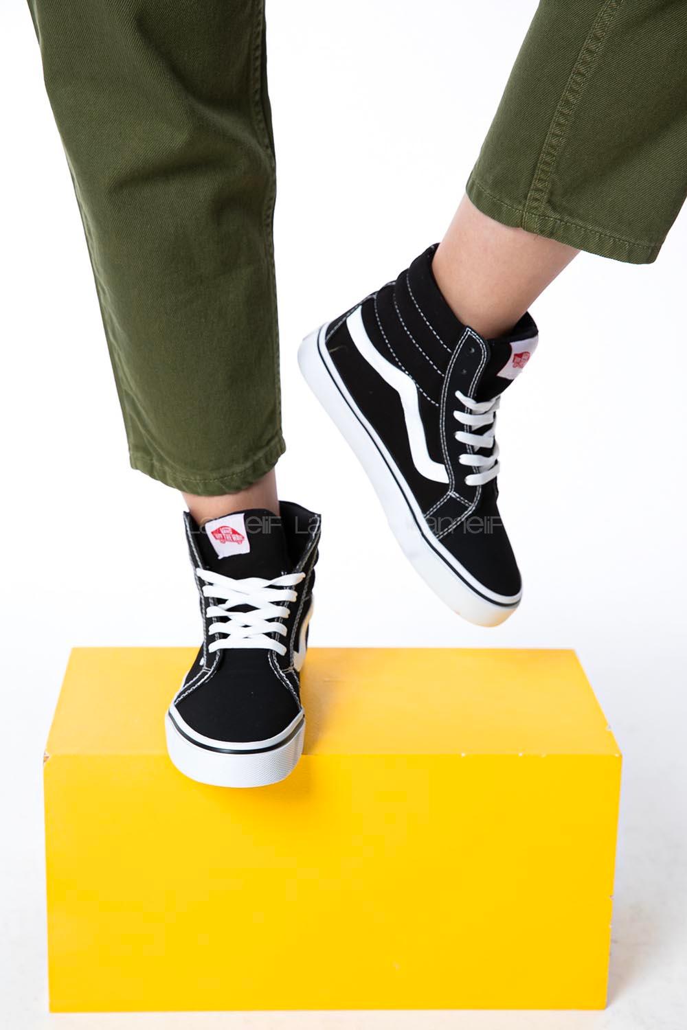 Modalamelif Kibar Görünümlü Spor Bot