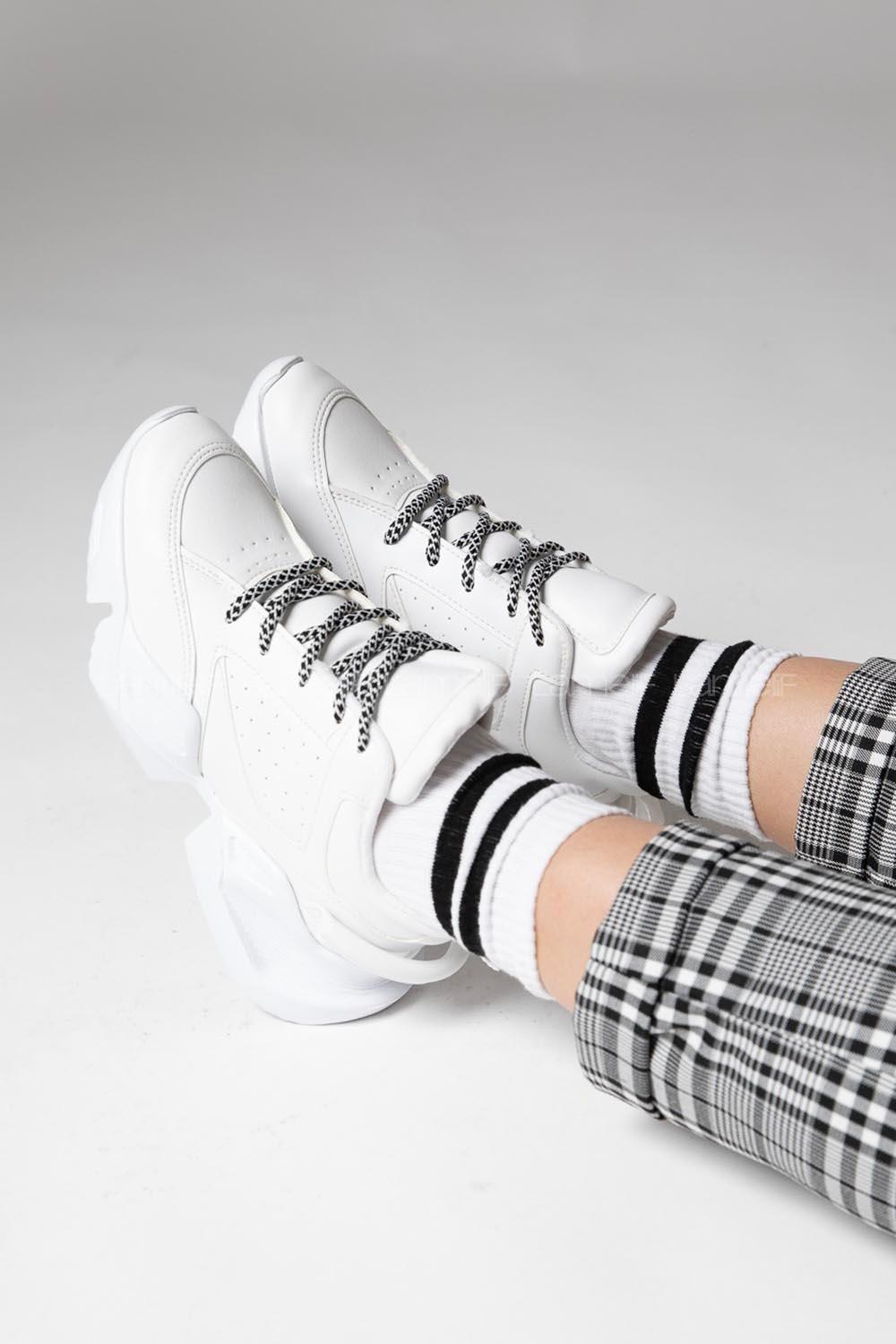 Modalamelif Old Scholl Şeritli Beyaz Çorap