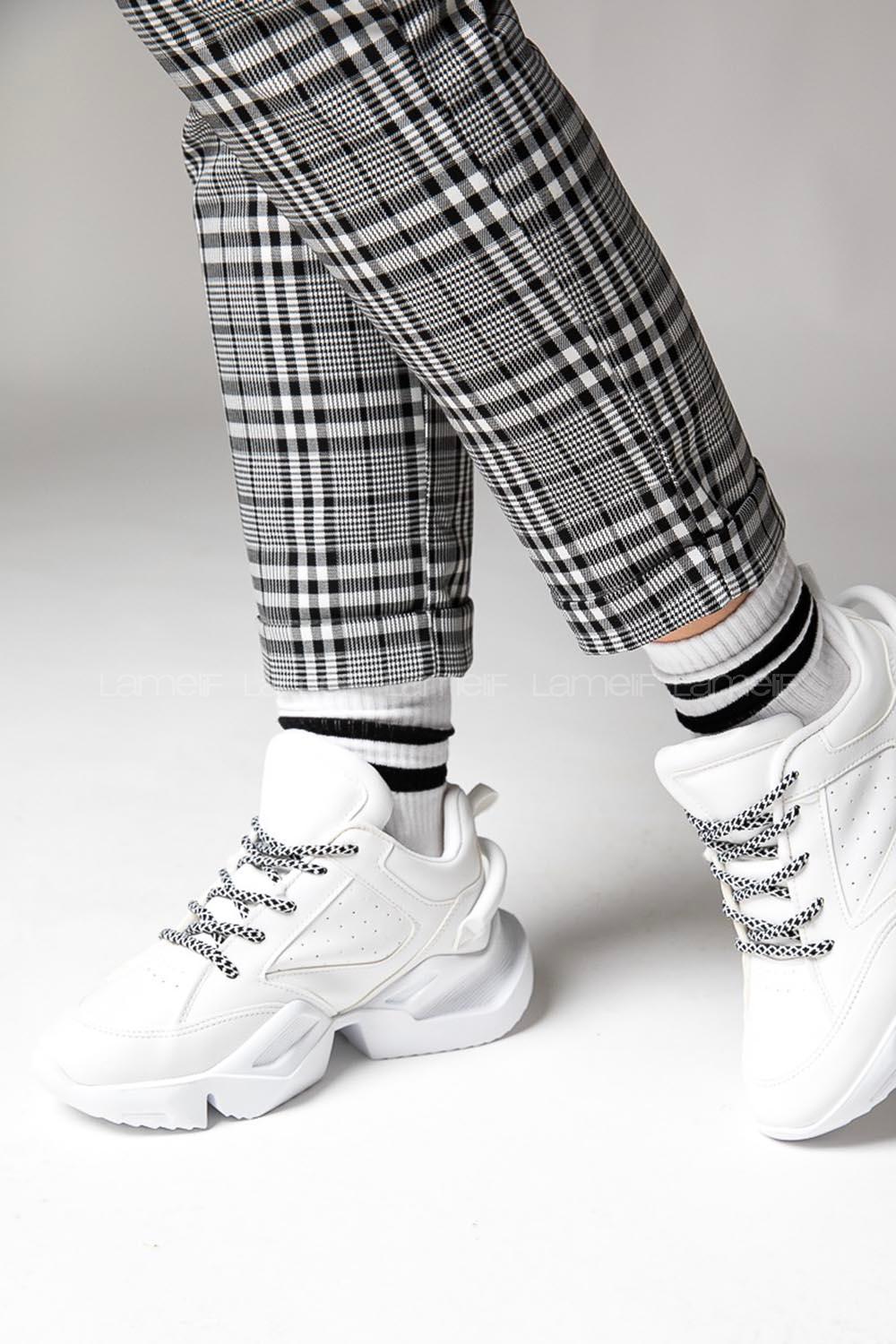 Modalamelif Old Scholl Şeritli Beyaz Çorap