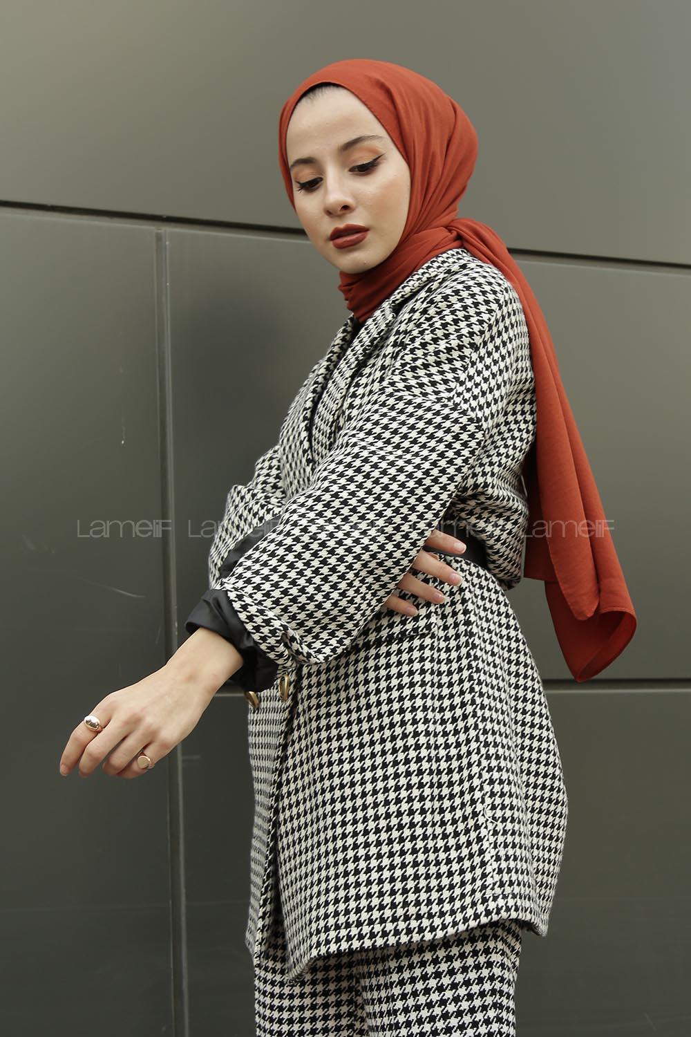 Modalamelif Önü Düğmeli Düşük Kol Kazayğı Desenli Kaban Siyah Beyaz