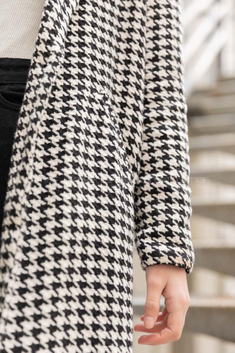 Modalamelif Önü Düğmeli Kazayağı Desen Kaban Siyah Beyaz